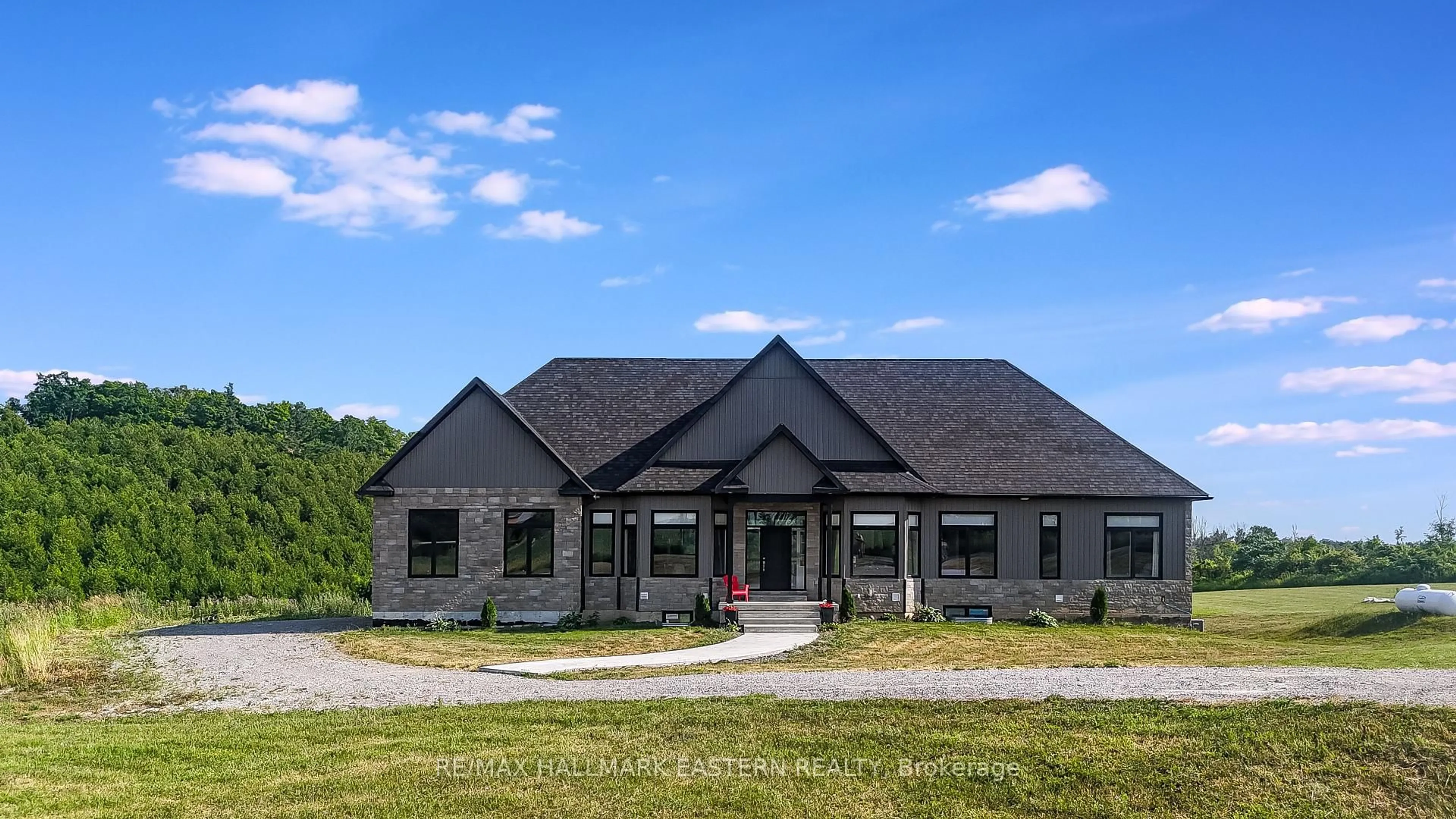 Home with vinyl exterior material, building for 632 Concession 9, Trent Hills Ontario K0L 1Y0