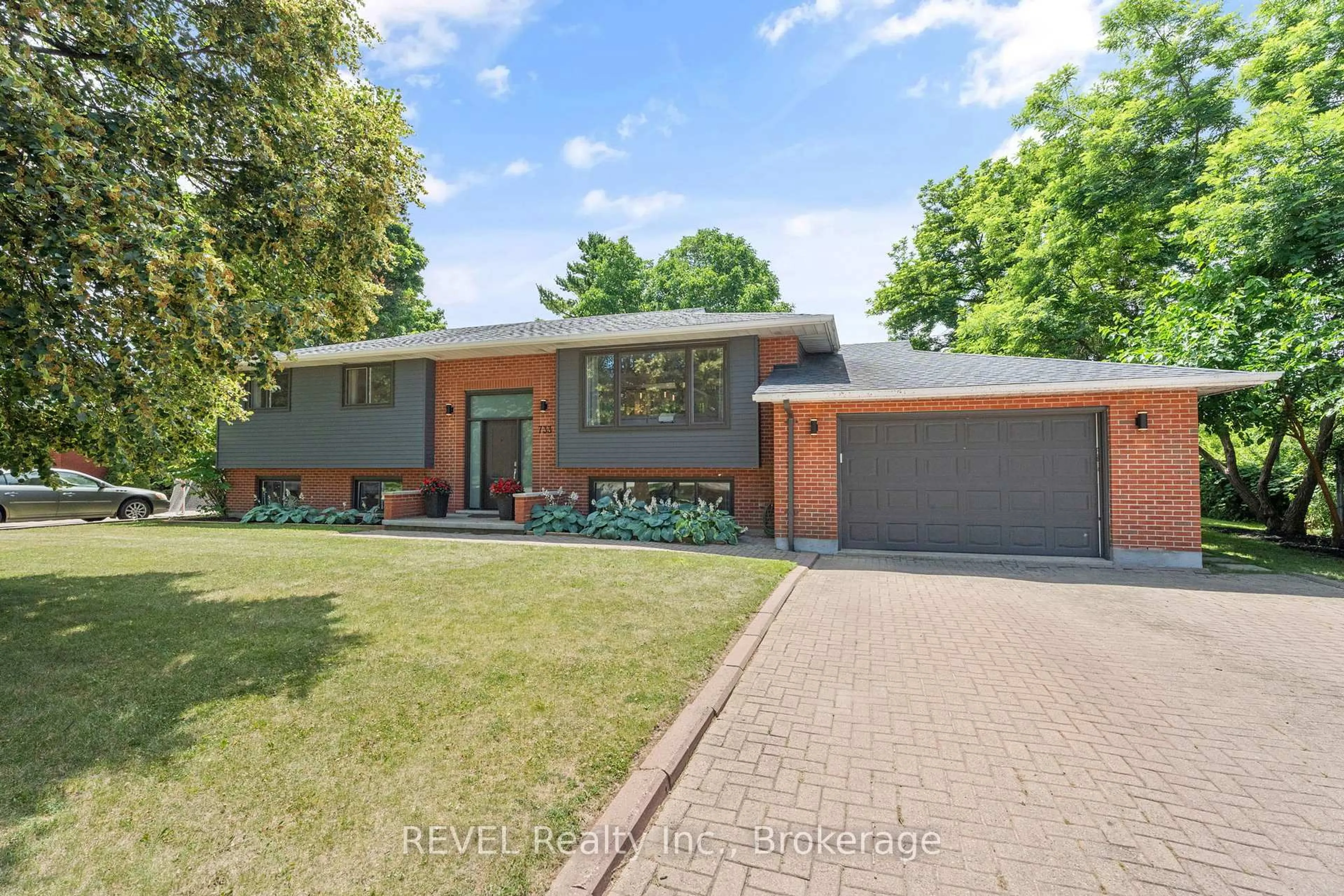 Home with brick exterior material, street for 733 Line 1 Rd, Niagara-on-the-Lake Ontario L0S 1T0