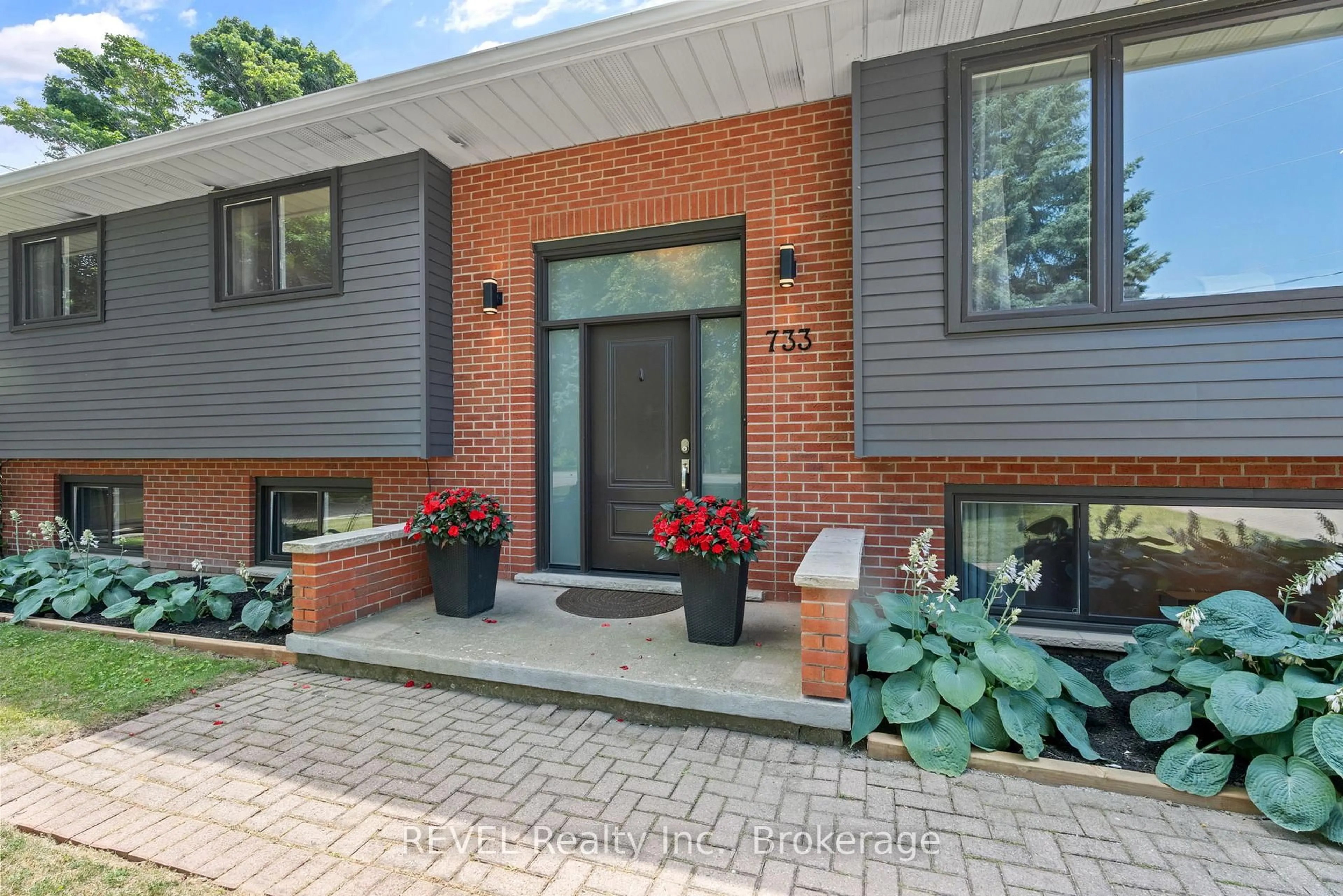 Home with brick exterior material, street for 733 Line 1 Rd, Niagara-on-the-Lake Ontario L0S 1T0