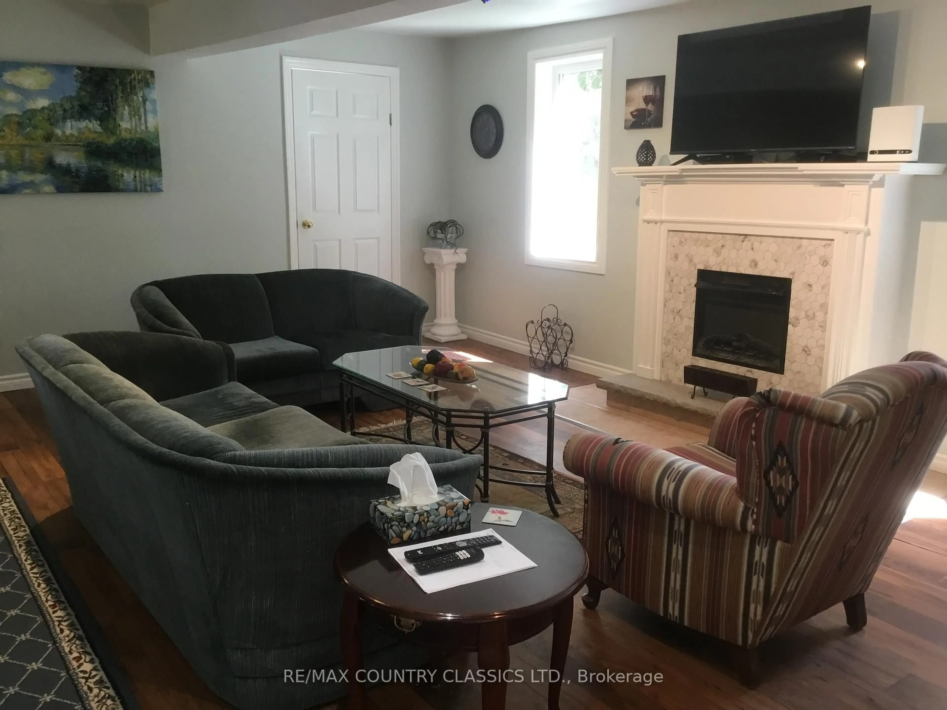 Living room with furniture, unknown for 12 Hastings St, Bancroft Ontario K0L 1C0