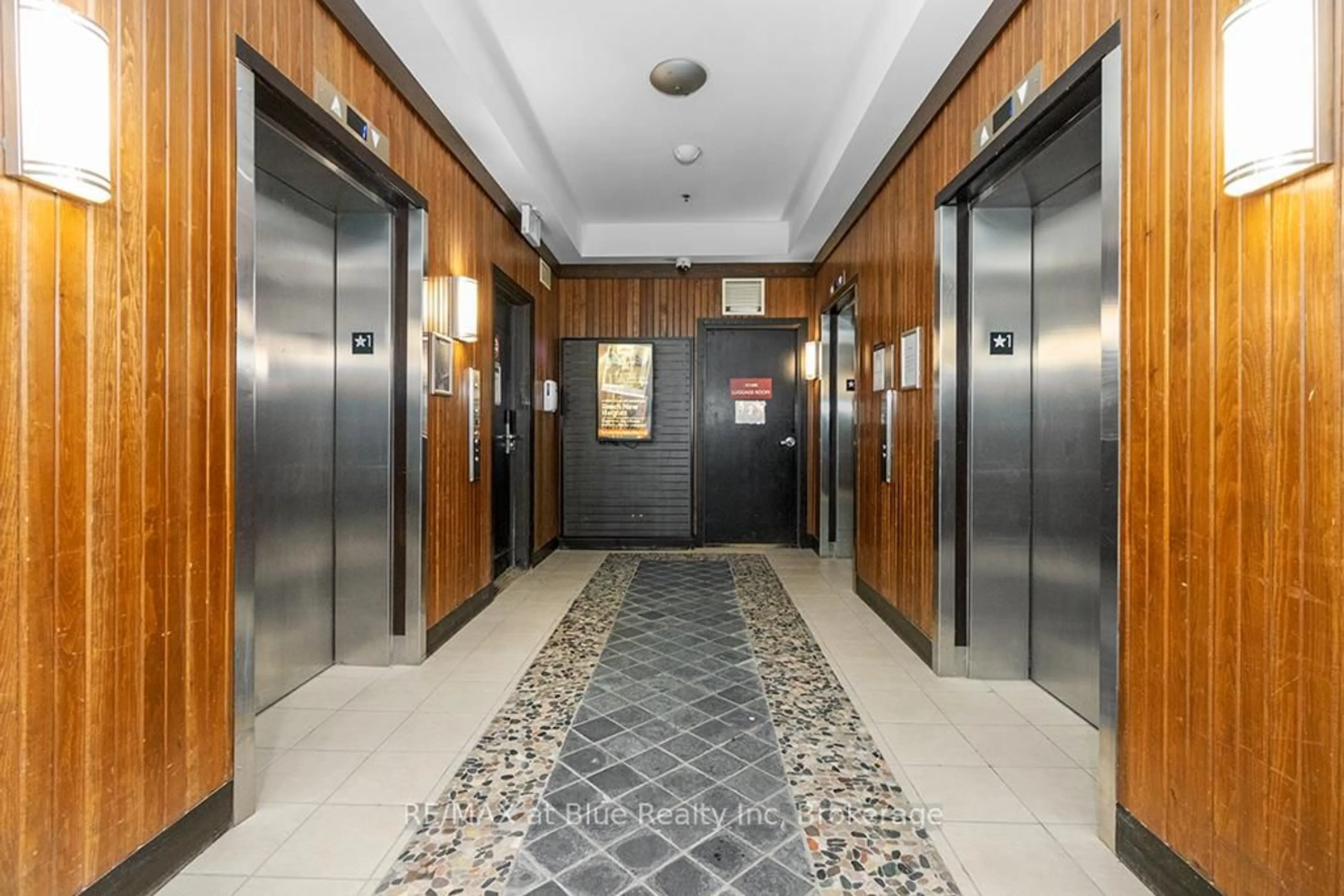 Indoor foyer for 190 Jozo Weider Blvd #243, Blue Mountains Ontario L9Y 0V1