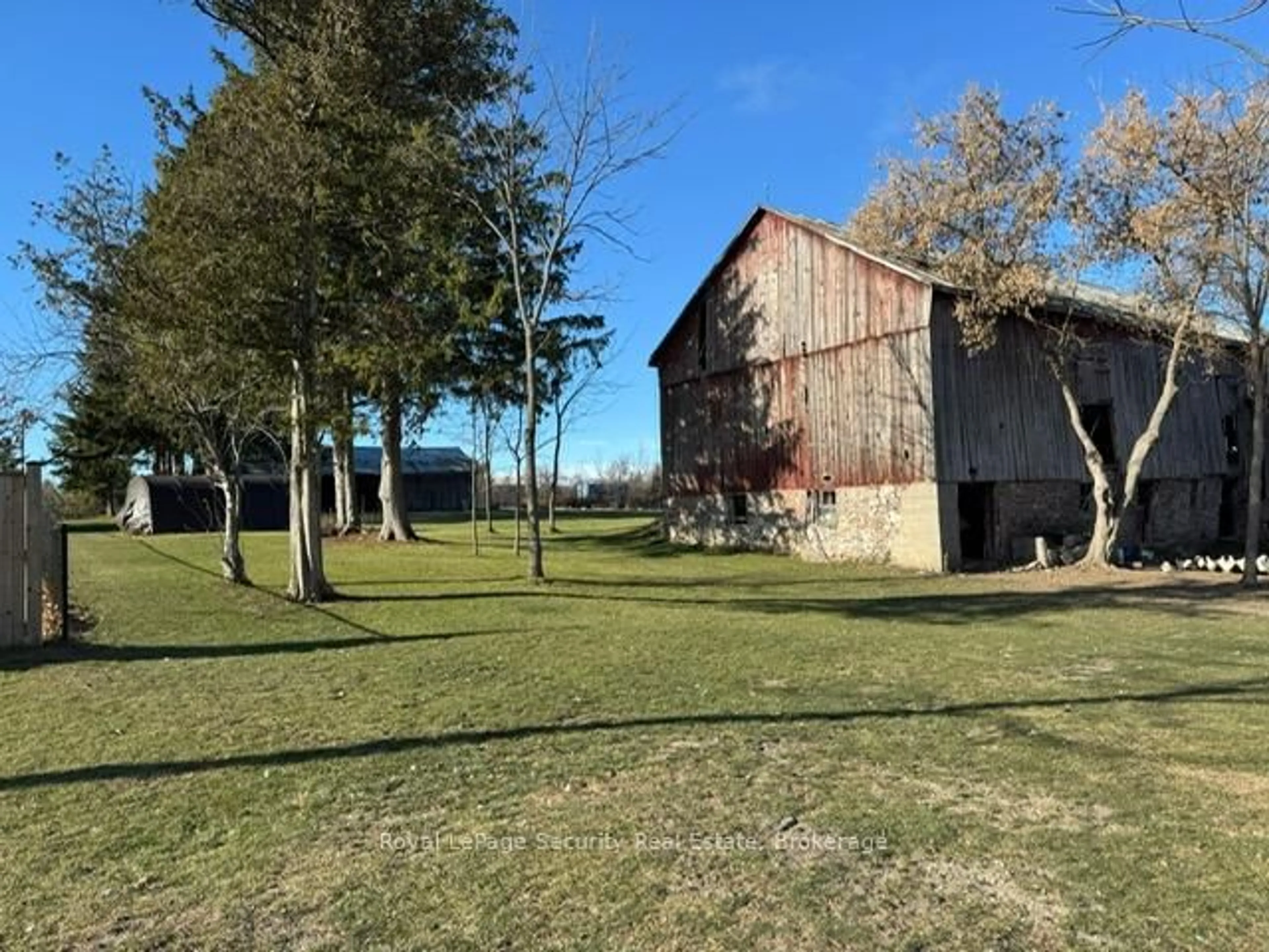 A pic from outside/outdoor area/front of a property/back of a property/a pic from drone, unknown for 556 Fallis Line, Cavan Monaghan Ontario L0A 1G0