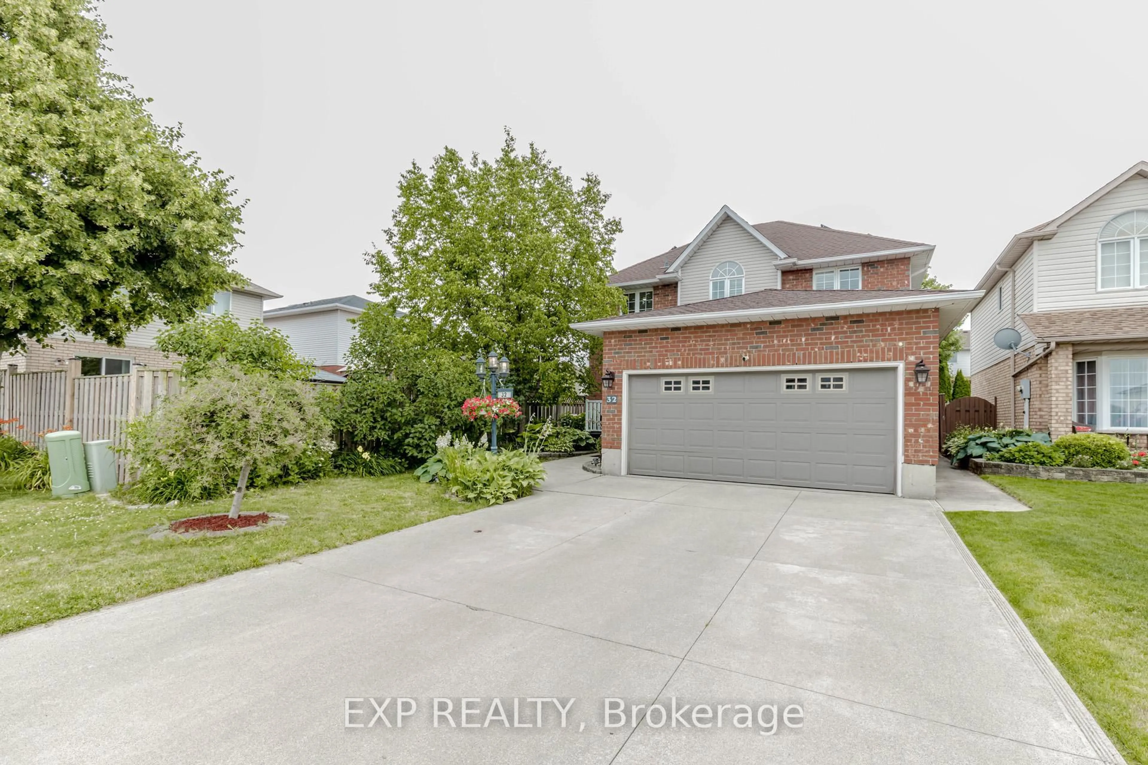 Unknown for 32 Vineberg Dr, Hamilton Ontario L9B 2P6
