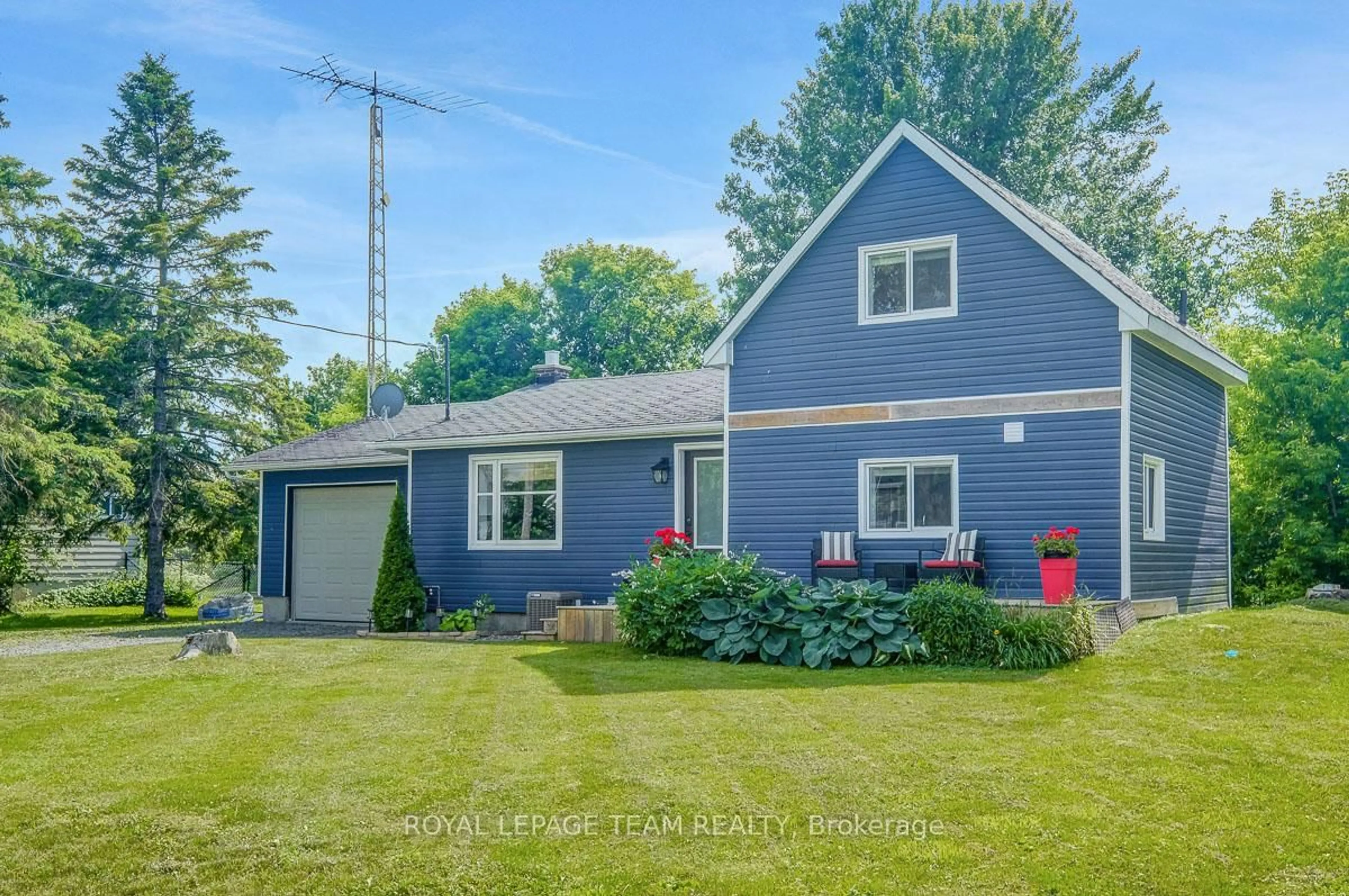 Home with vinyl exterior material, street for 4116 Broadway St, Vernon Ontario K0A 3J0
