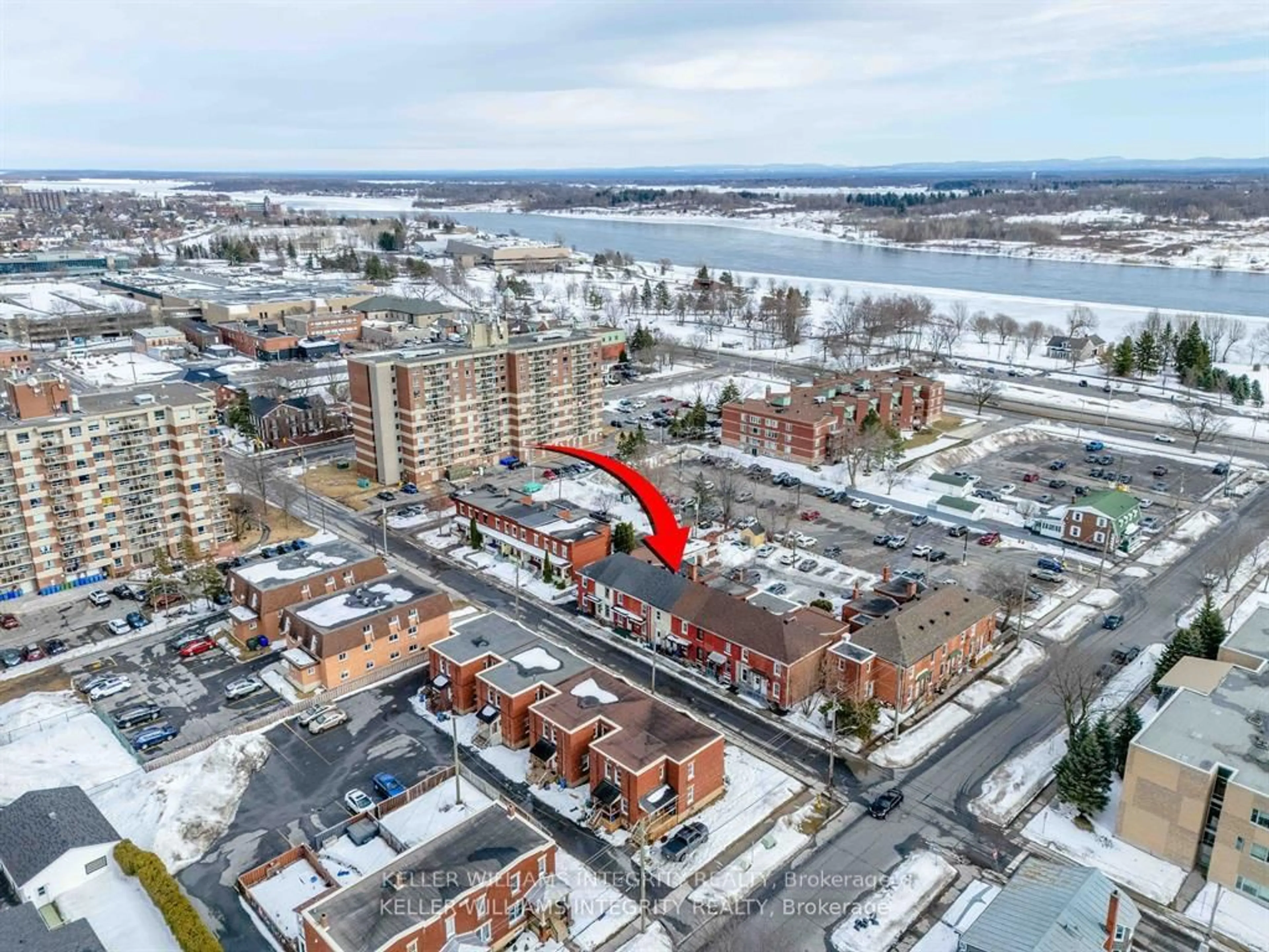 A pic from outside/outdoor area/front of a property/back of a property/a pic from drone, city buildings view from balcony for 134 First St, Cornwall Ontario K6J 1C1