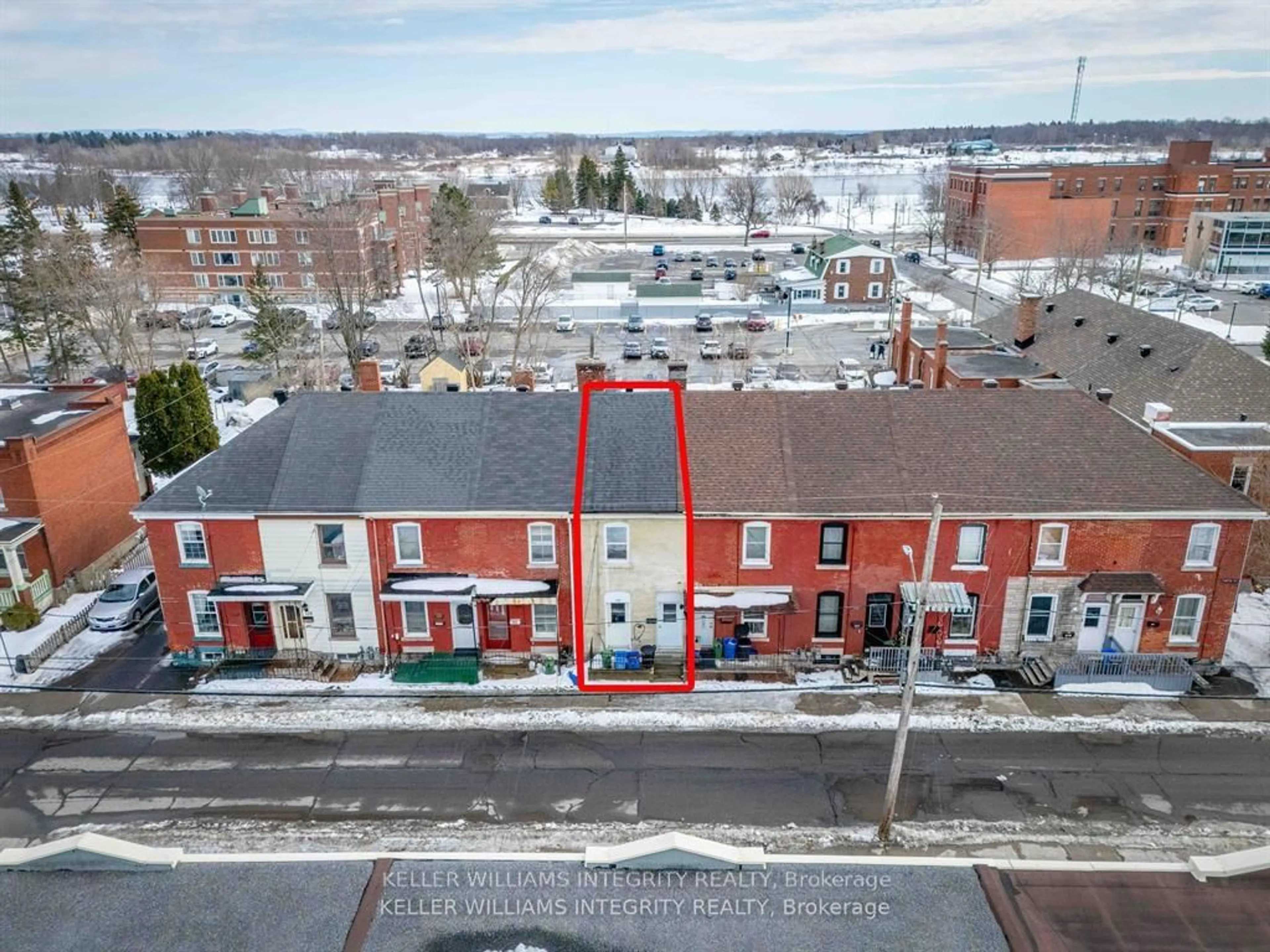 A pic from outside/outdoor area/front of a property/back of a property/a pic from drone, city buildings view from balcony for 134 First St, Cornwall Ontario K6J 1C1