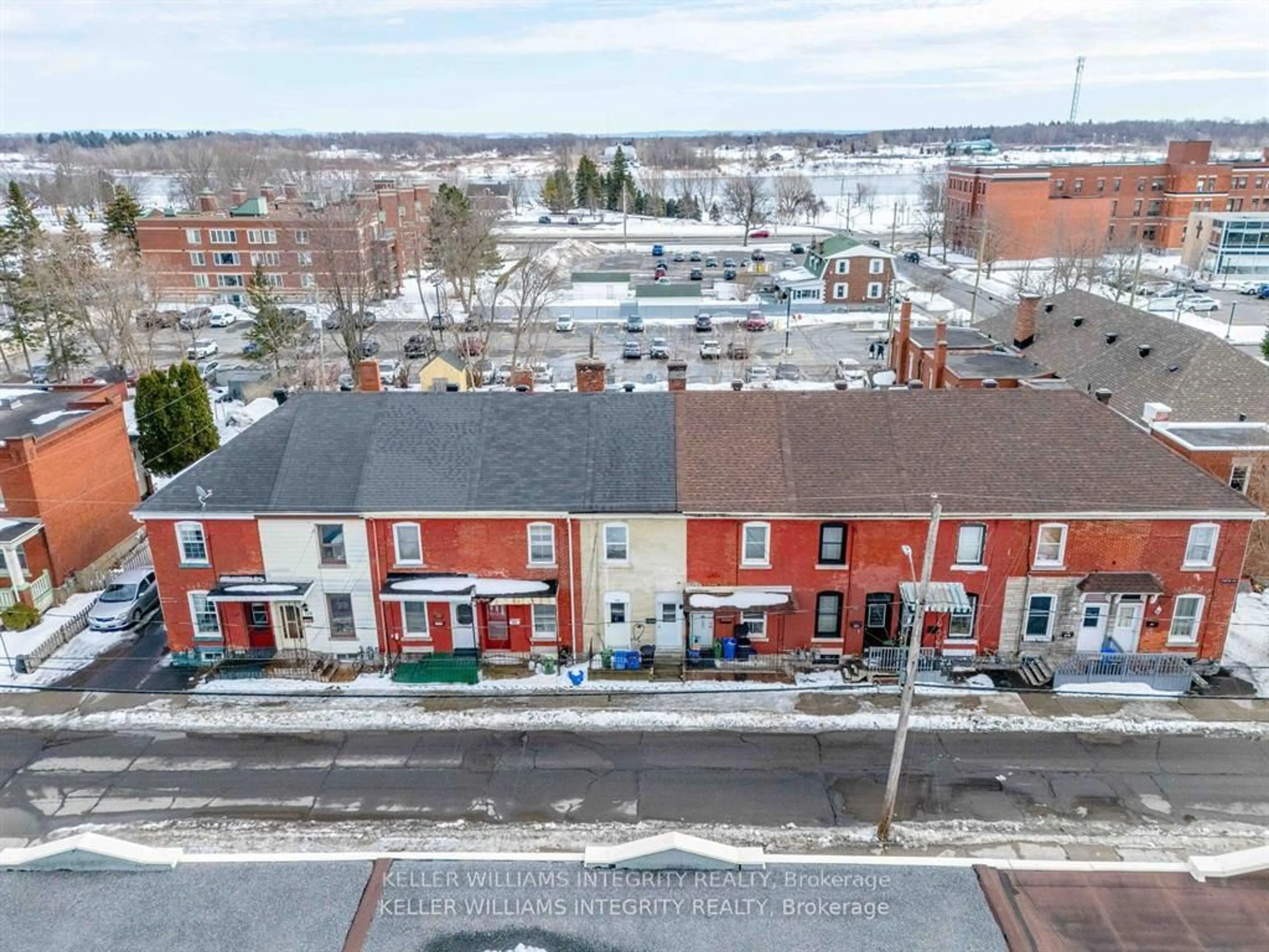 A pic from outside/outdoor area/front of a property/back of a property/a pic from drone, city buildings view from balcony for 134 First St, Cornwall Ontario K6J 1C1