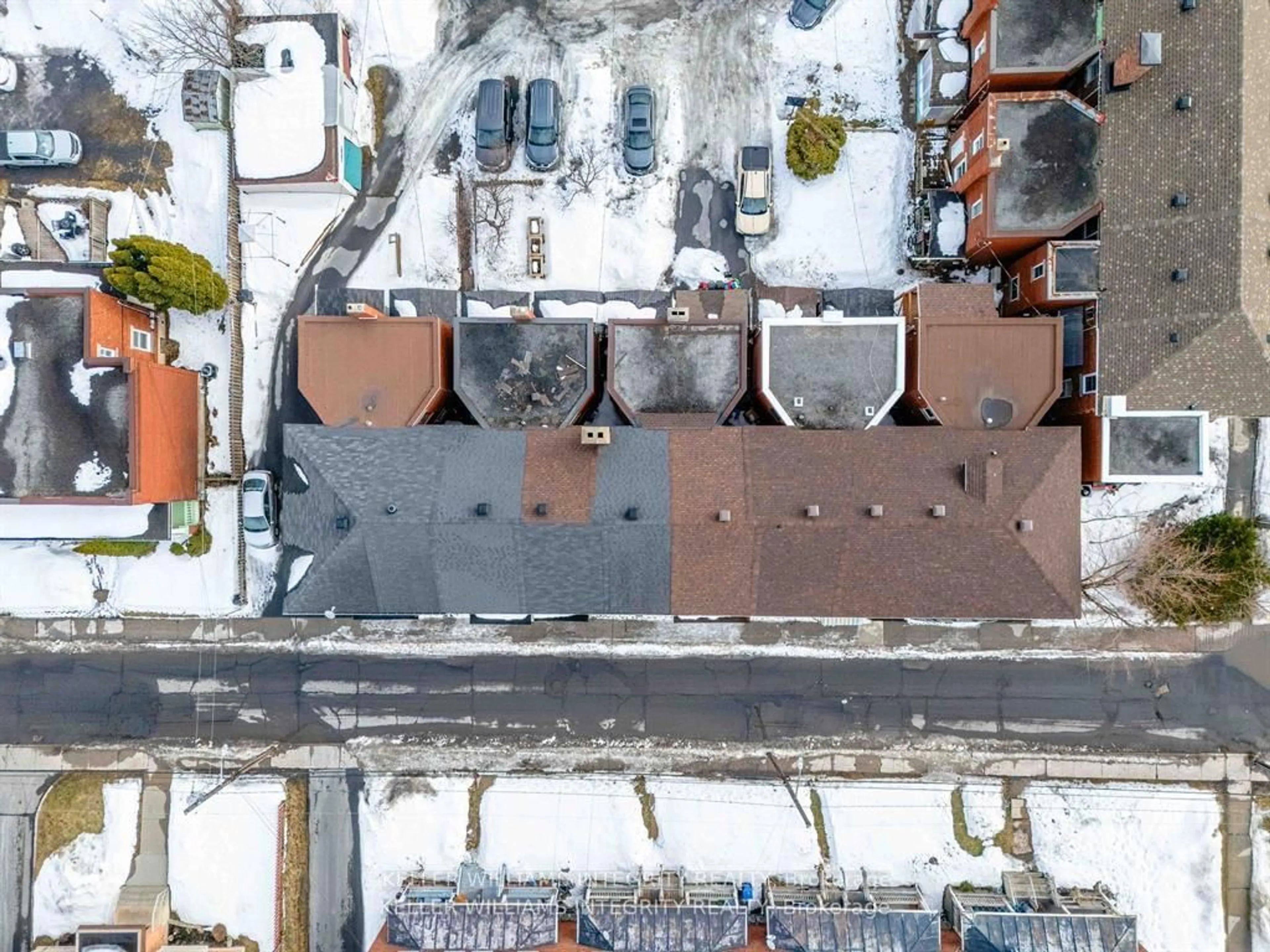 A pic from outside/outdoor area/front of a property/back of a property/a pic from drone, unknown for 134 First St, Cornwall Ontario K6J 1C1