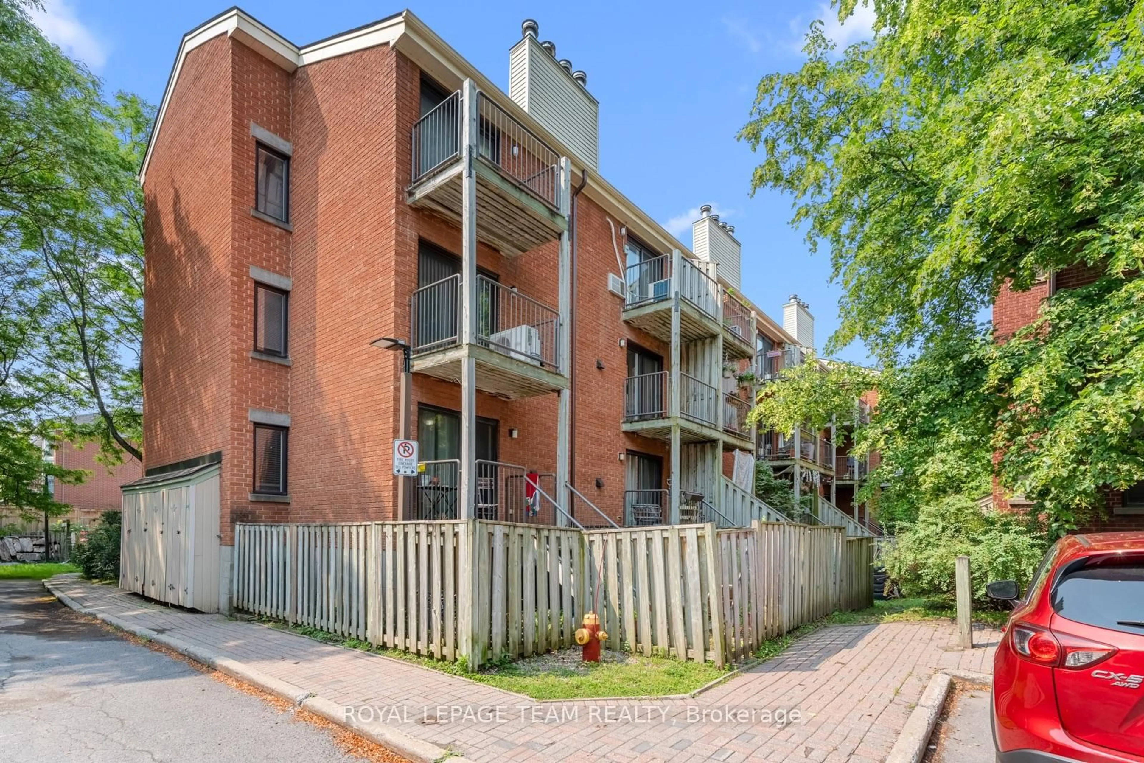 Patio, street for 25 Sheba Private, Ottawa Ontario K1K 4K8