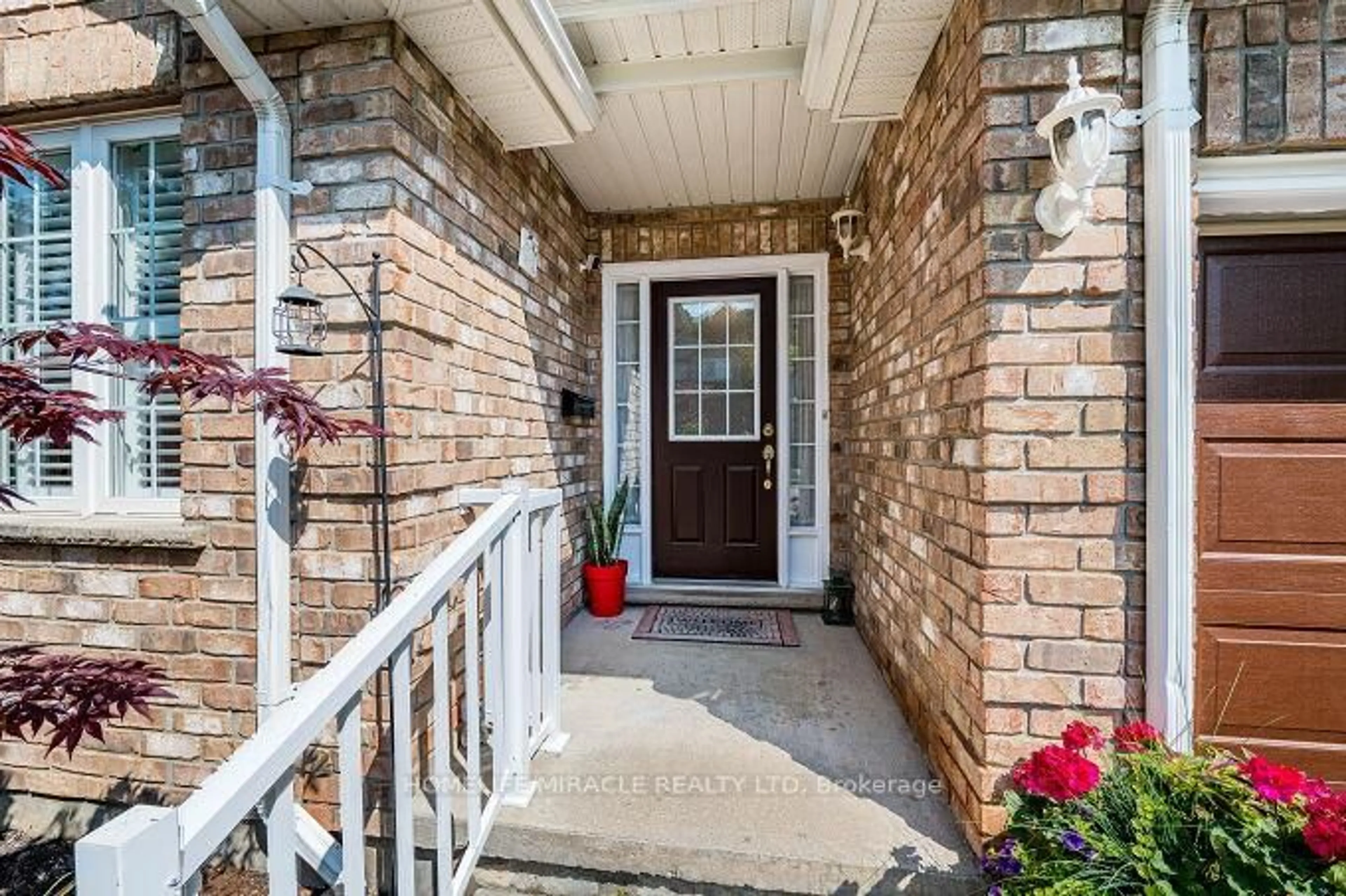 Indoor entryway for 678 Salzburg Dr, Waterloo Ontario N2V 2N8