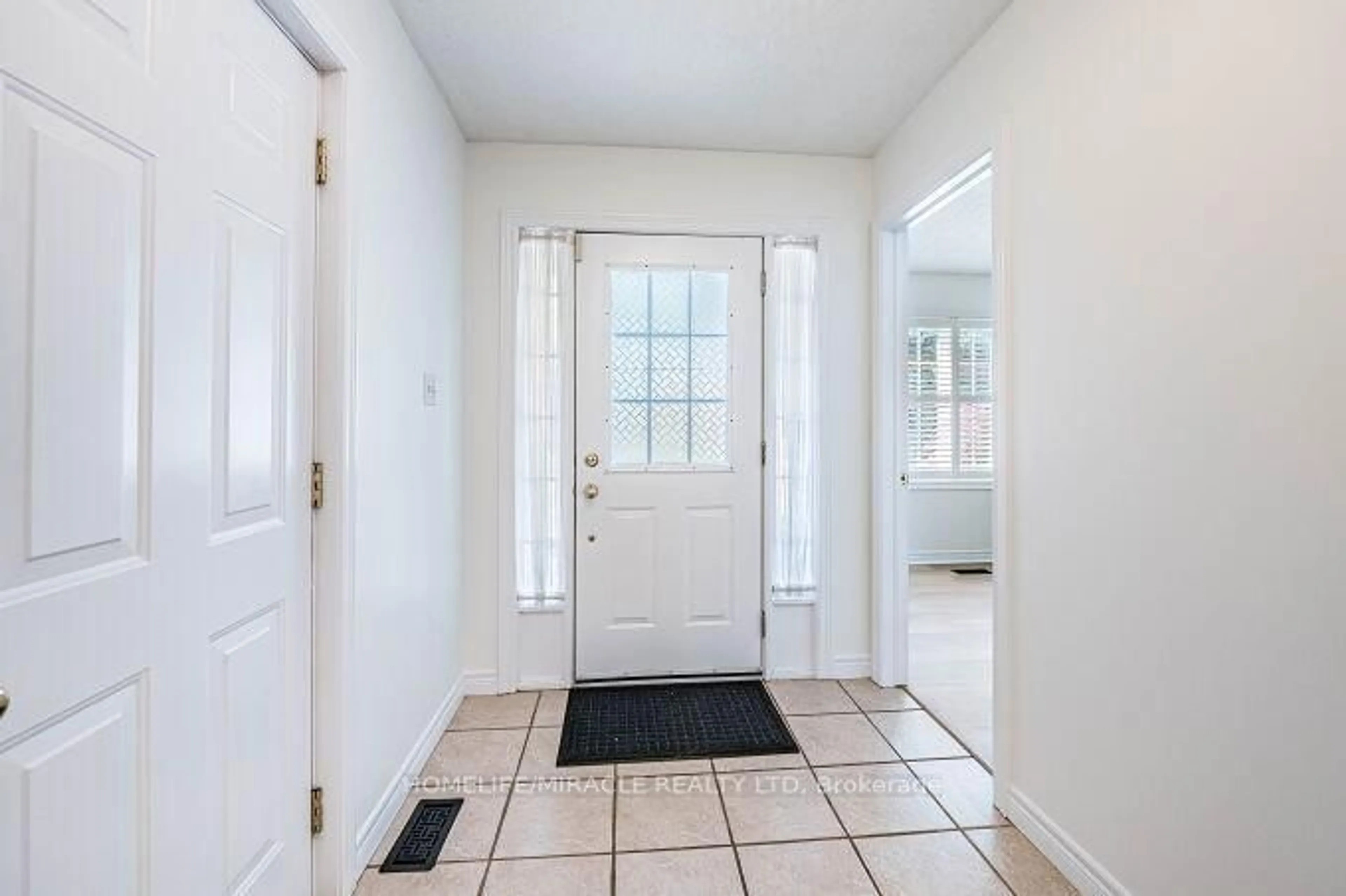 Indoor entryway for 678 Salzburg Dr, Waterloo Ontario N2V 2N8