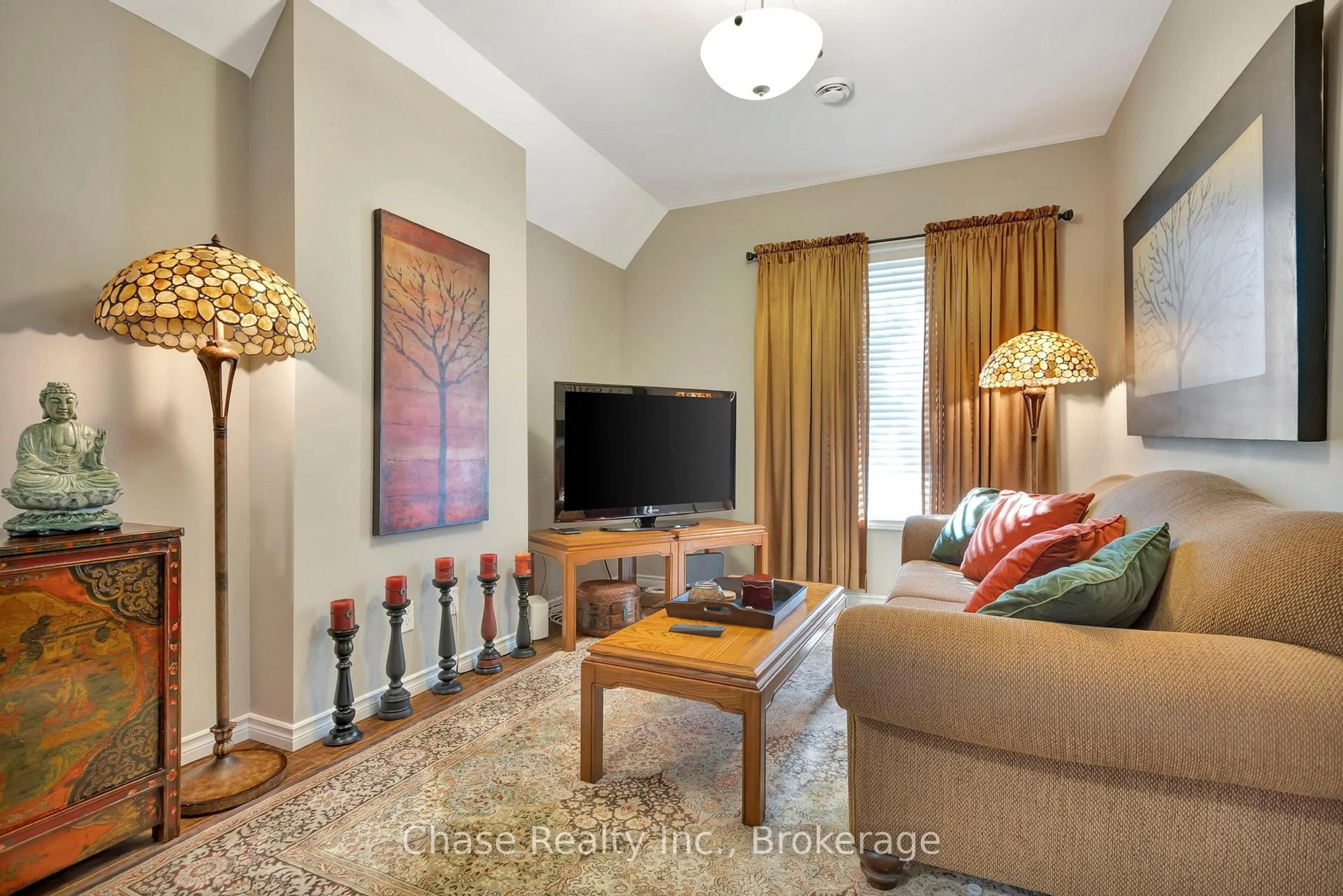 Living room with furniture, unknown for 1 Terrace Hill St, Brantford Ontario N3R 1E8