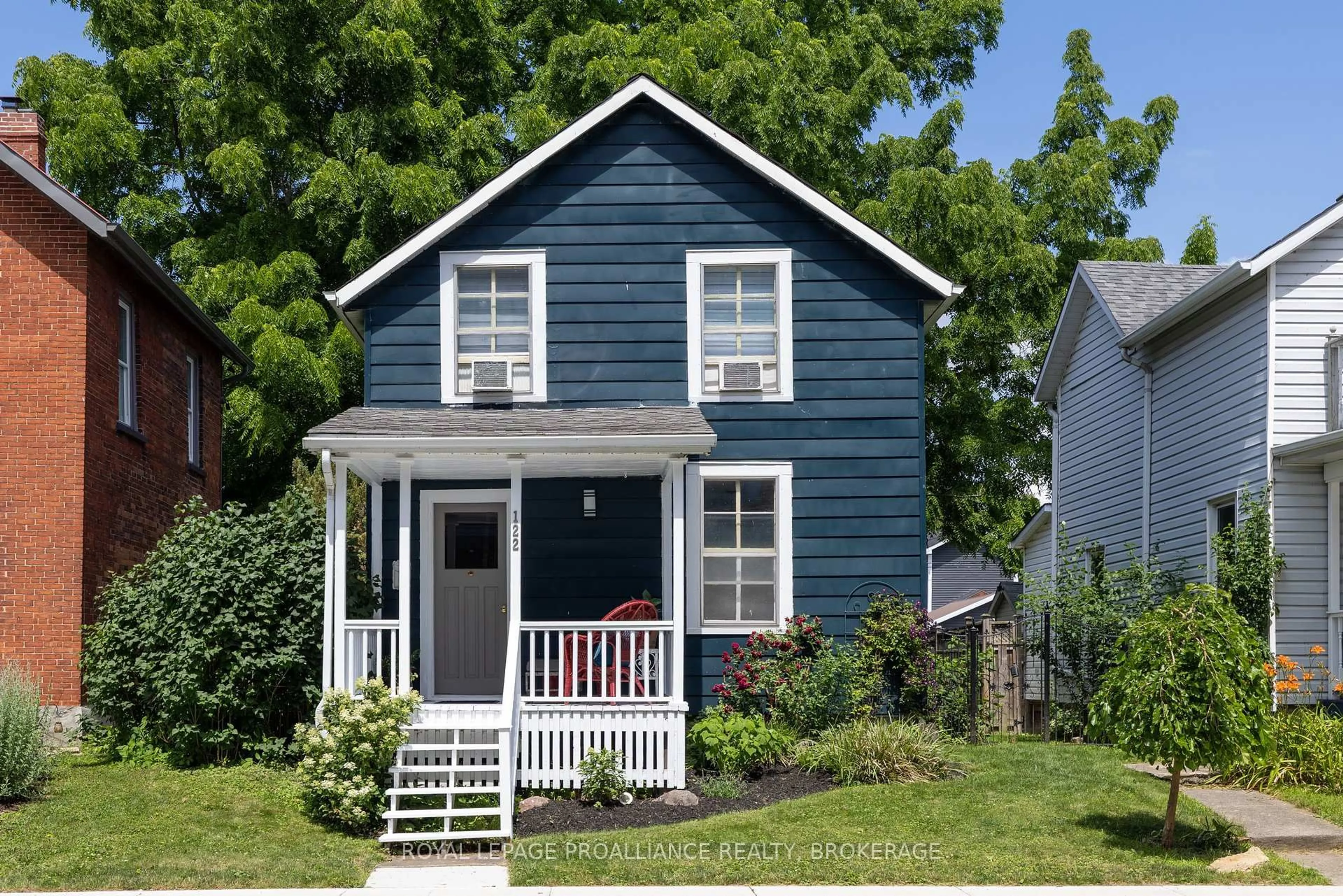 Home with vinyl exterior material, street for 122 South St, Gananoque Ontario K7G 1A2