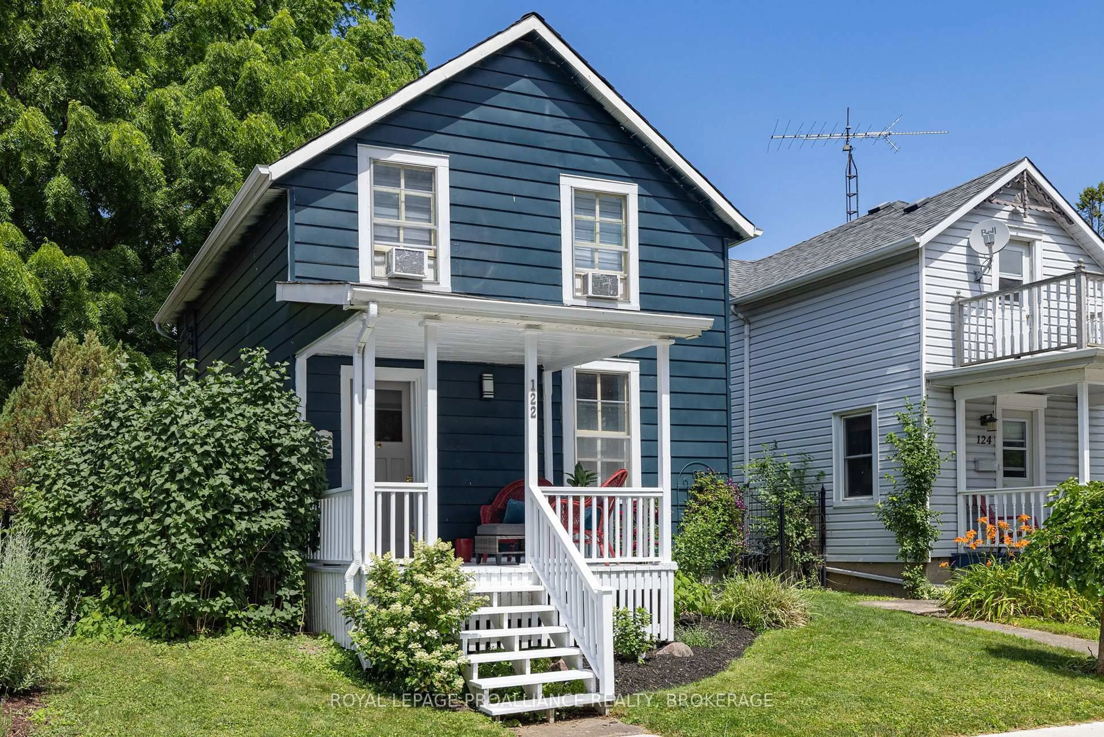 Home with vinyl exterior material, street for 122 South St, Gananoque Ontario K7G 1A2