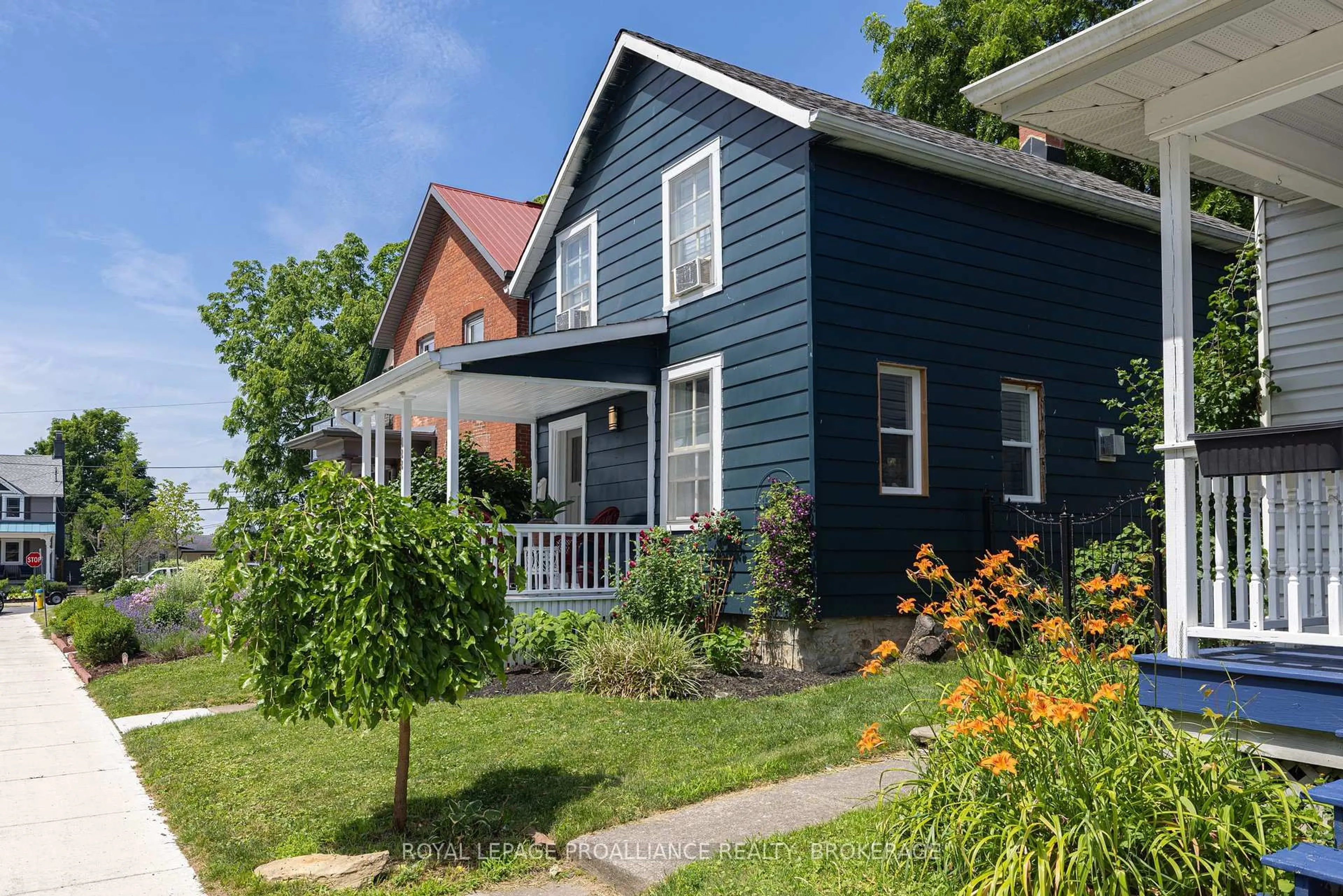Home with vinyl exterior material, street for 122 South St, Gananoque Ontario K7G 1A2