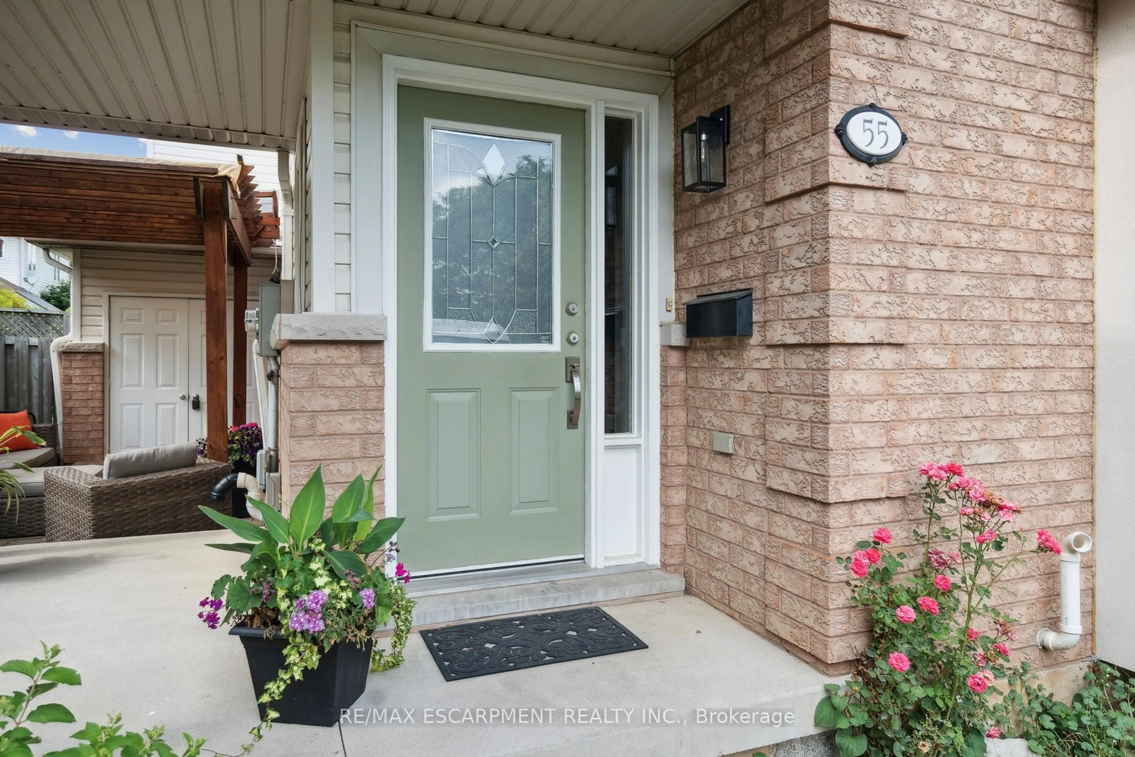 Indoor entryway for 55 Valridge Dr, Hamilton Ontario L9G 4Y7
