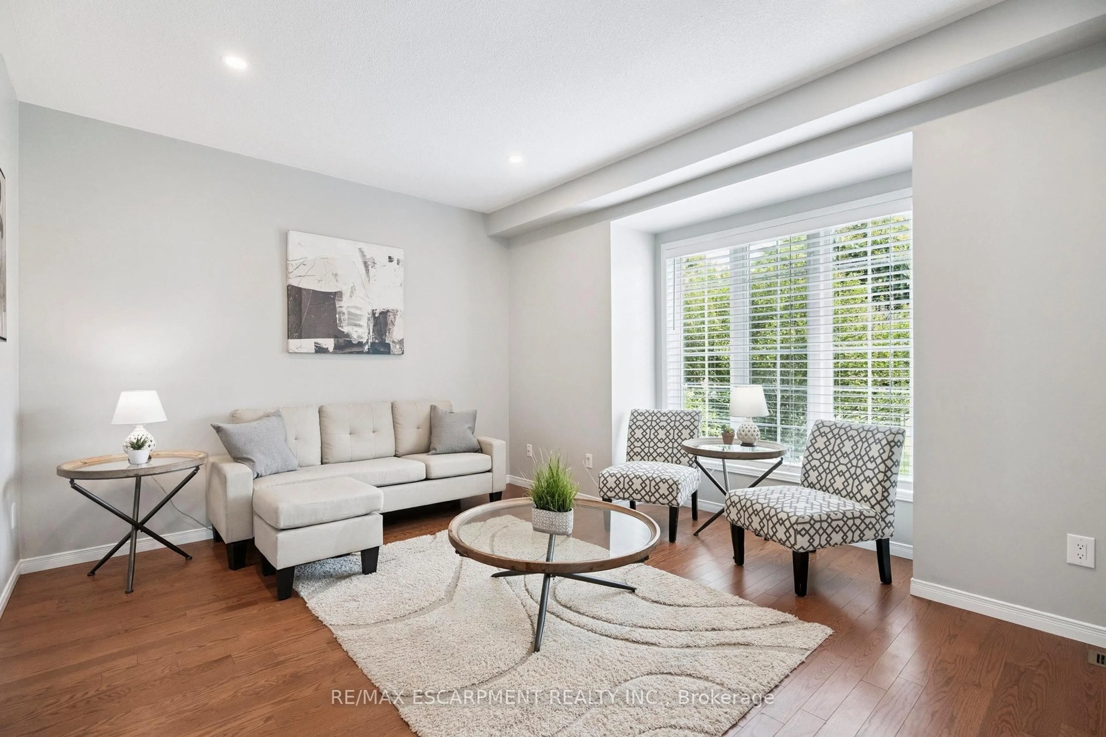 Living room with furniture, unknown for 55 Valridge Dr, Hamilton Ontario L9G 4Y7