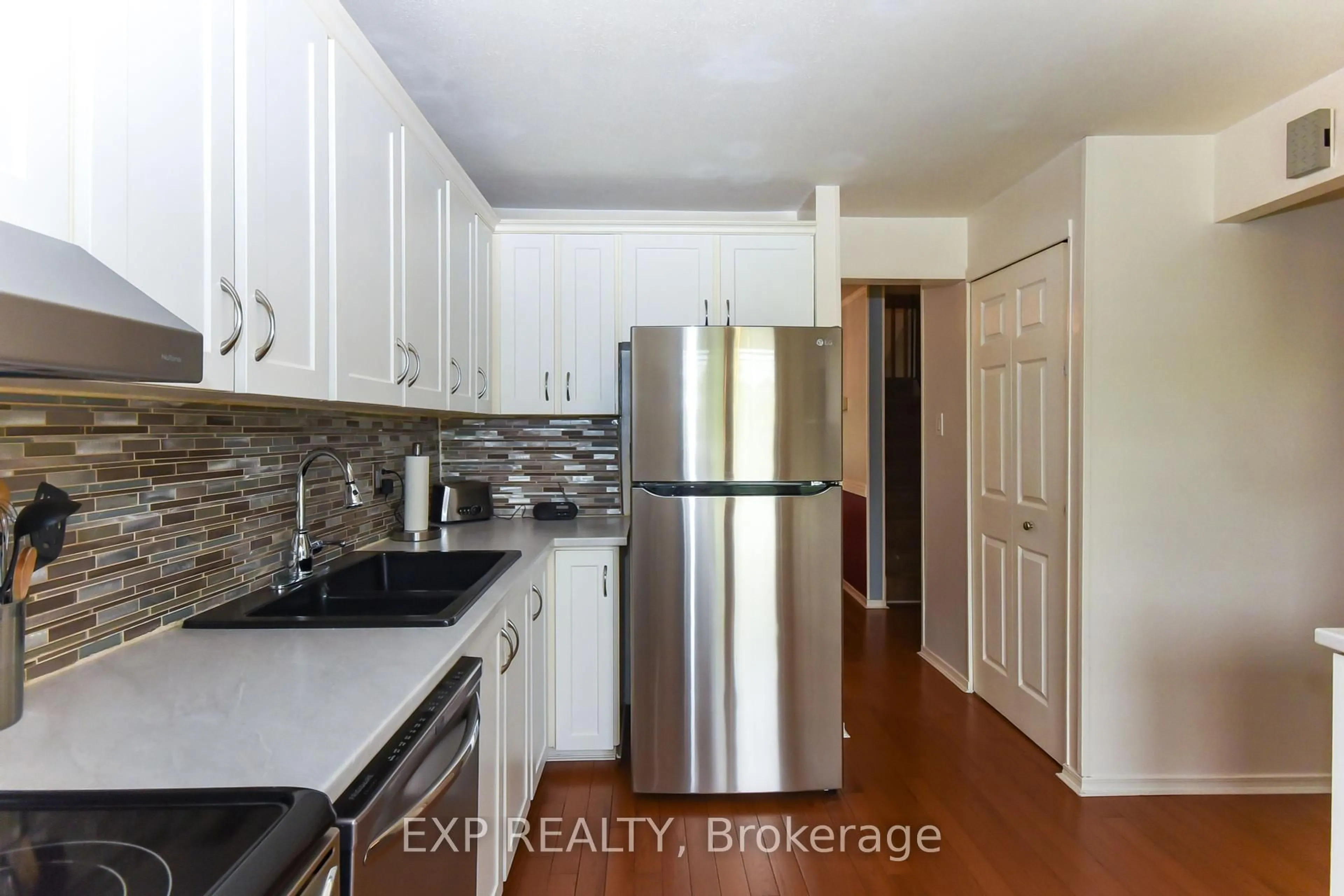 Standard kitchen, unknown for 1576 St Georges St, Ottawa Ontario K1E 2M9