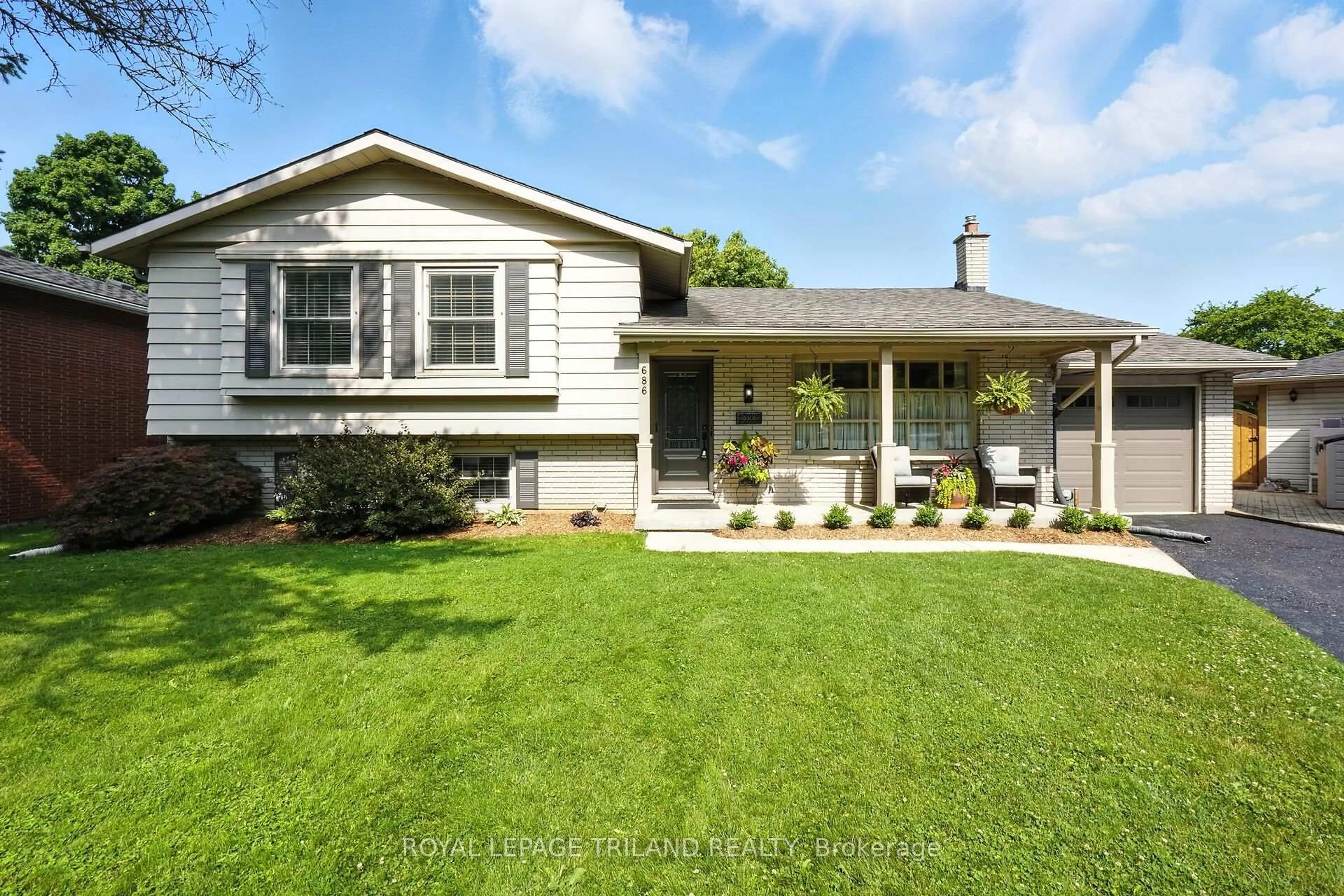 Home with vinyl exterior material, street for 686 Algoma Pl, London North Ontario N5X 1W6