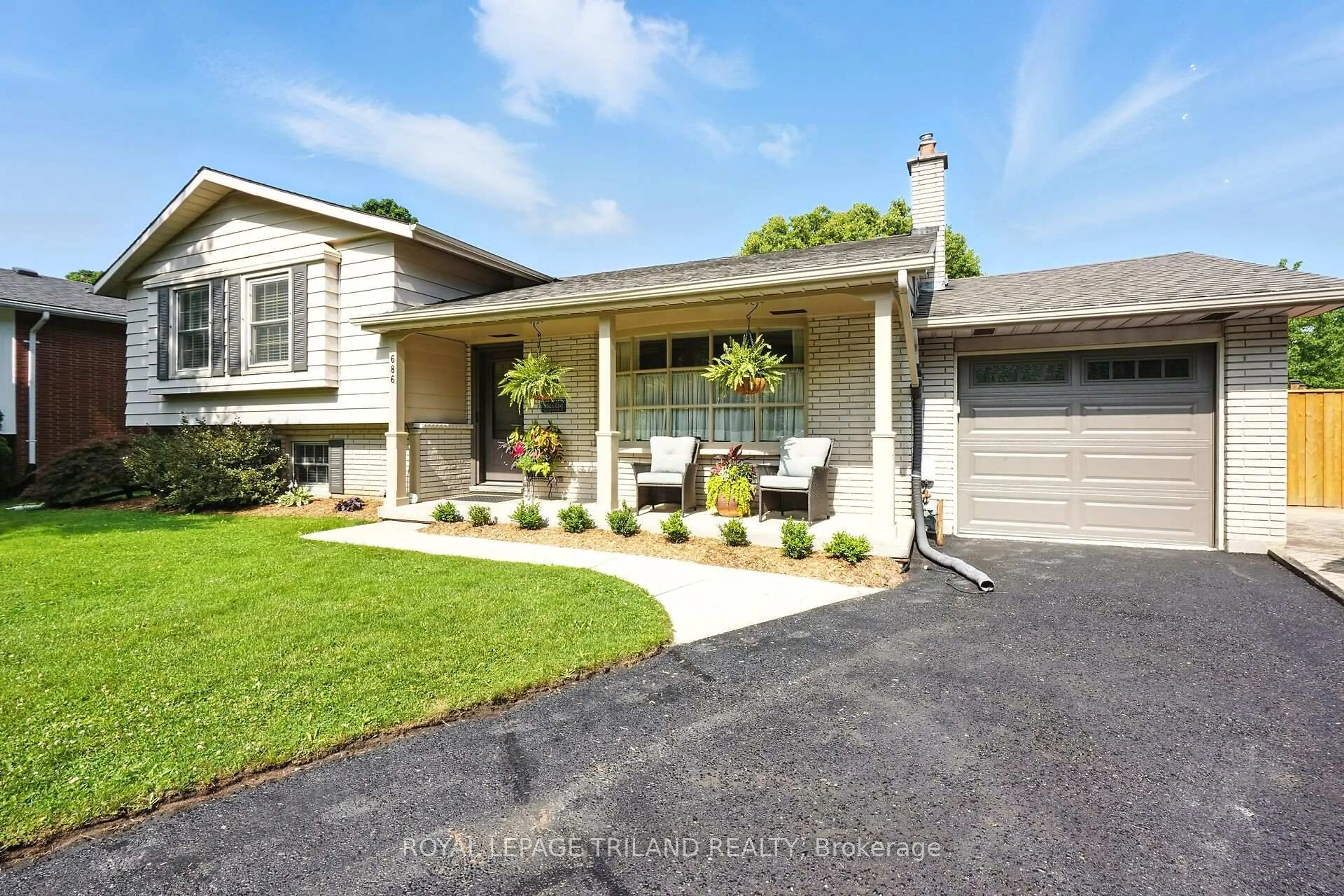 Home with vinyl exterior material, street for 686 Algoma Pl, London North Ontario N5X 1W6