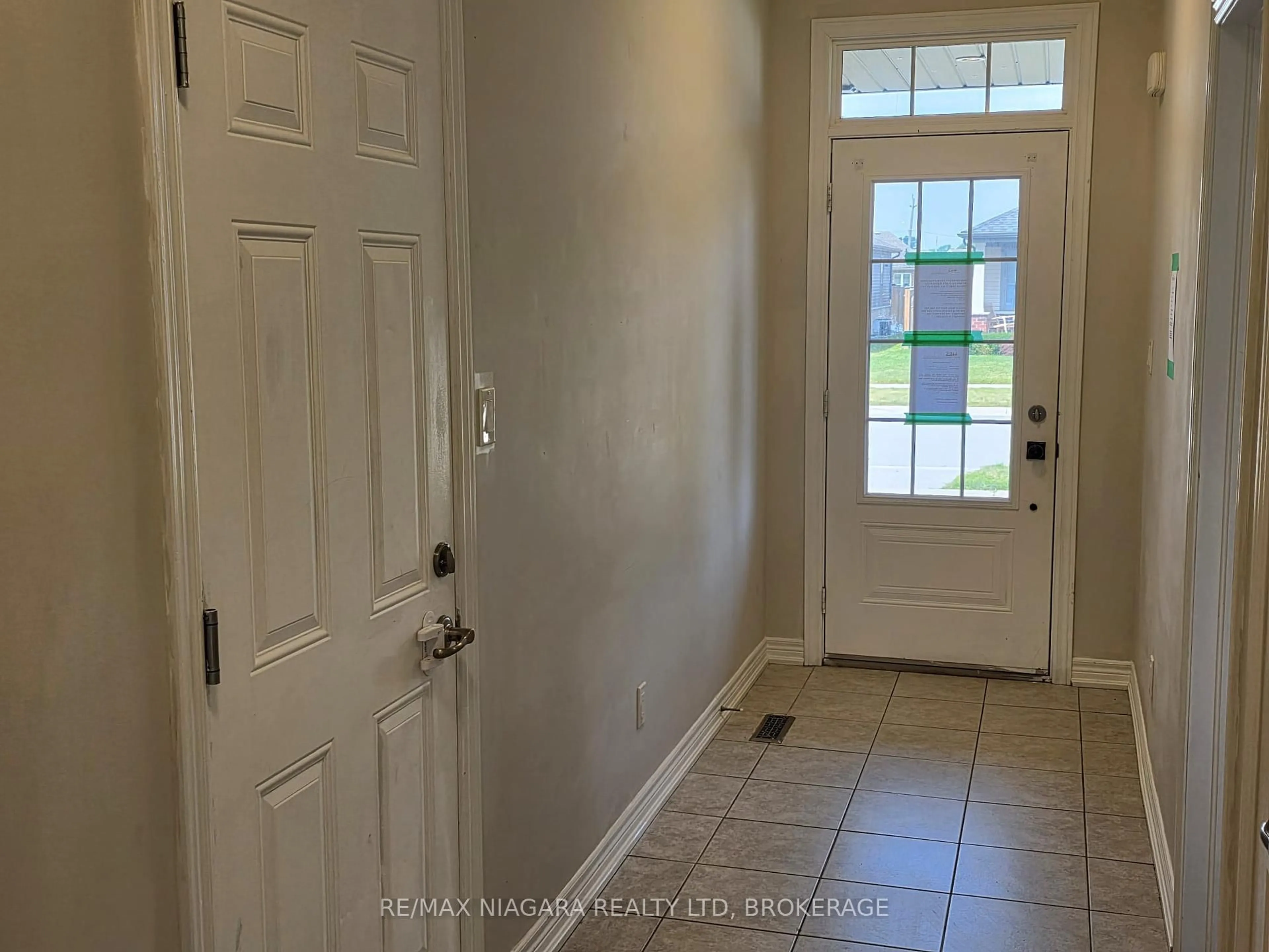 Indoor entryway for 24 Ellis Ave, St. Catharines Ontario L2P 0E6