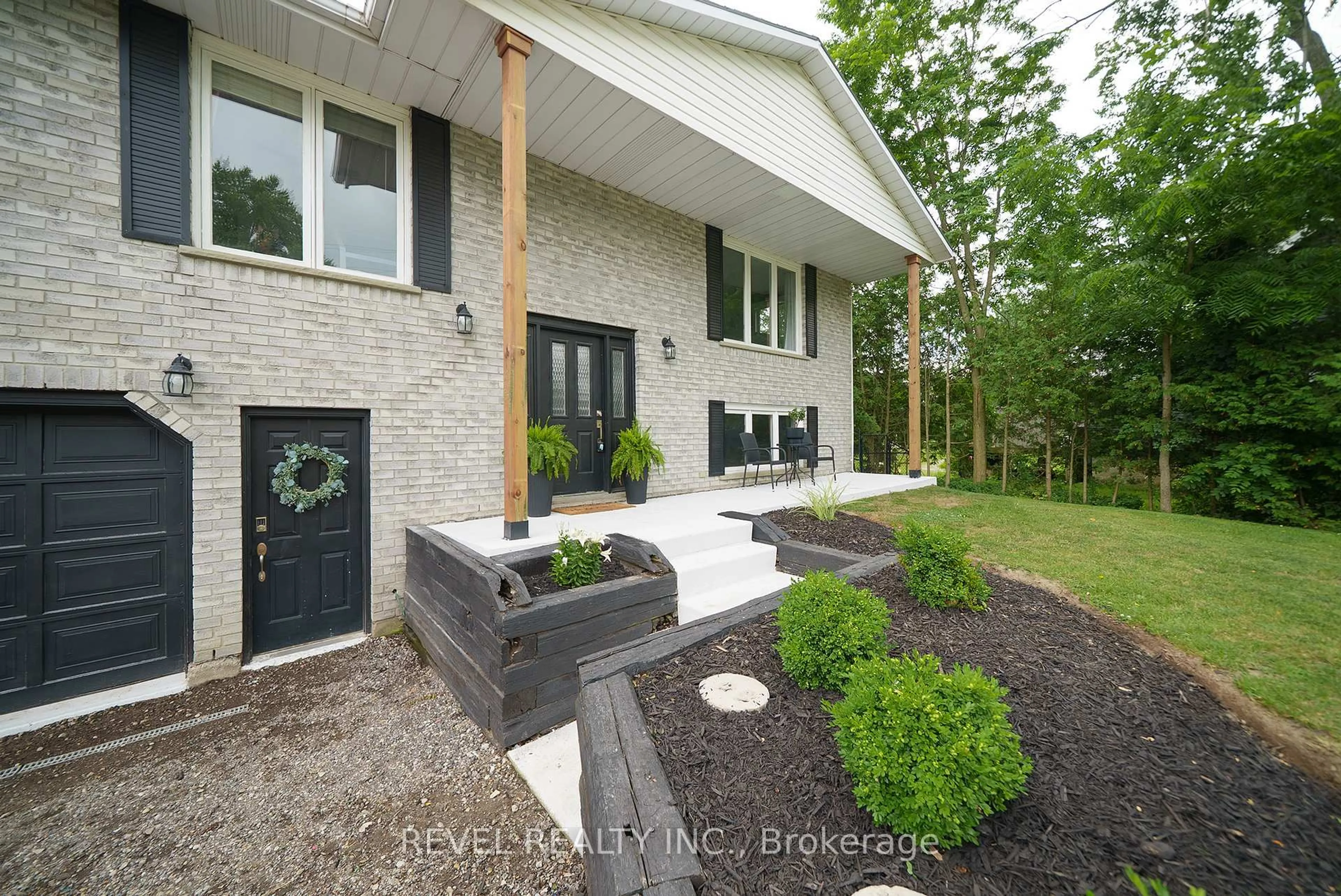Home with brick exterior material, street for 1980 Old Highway 24, Norfolk Ontario N0E 1Z0