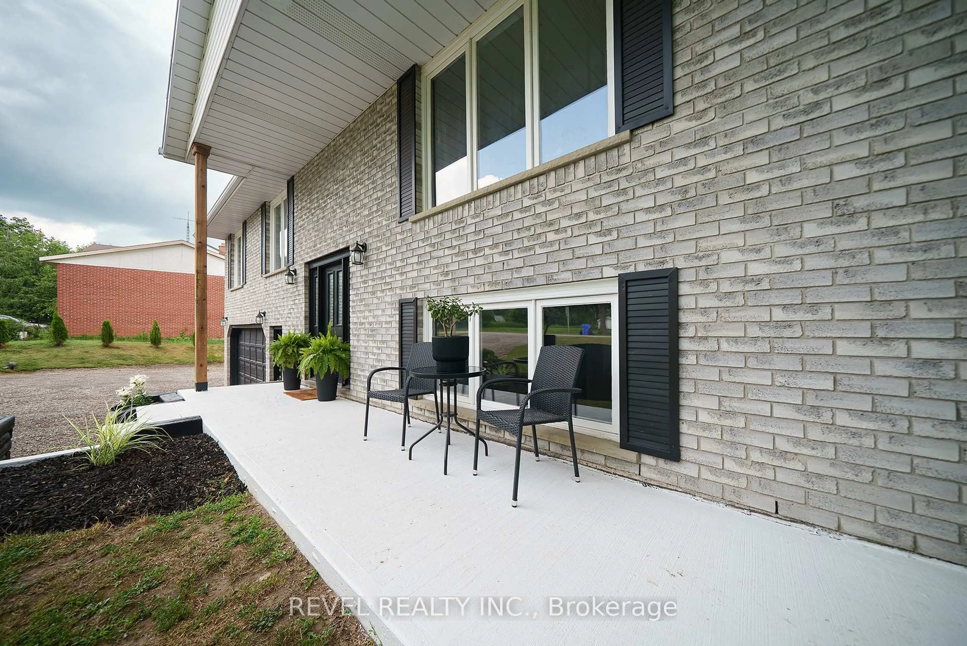 Patio, street for 1980 Old Highway 24, Norfolk Ontario N0E 1Z0