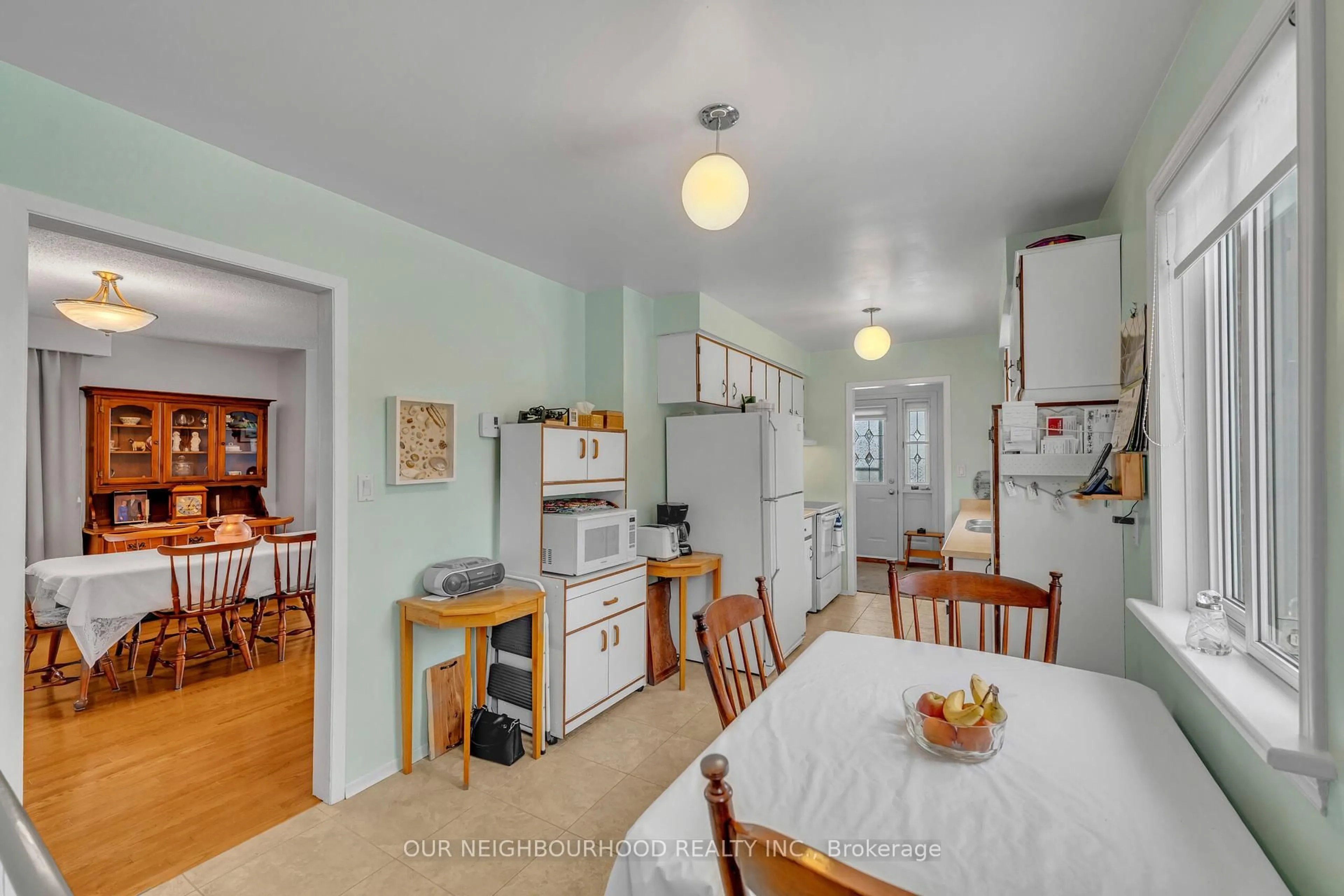 Standard kitchen, unknown for 2 Calgary Rd, Port Hope Ontario L1A 3T8
