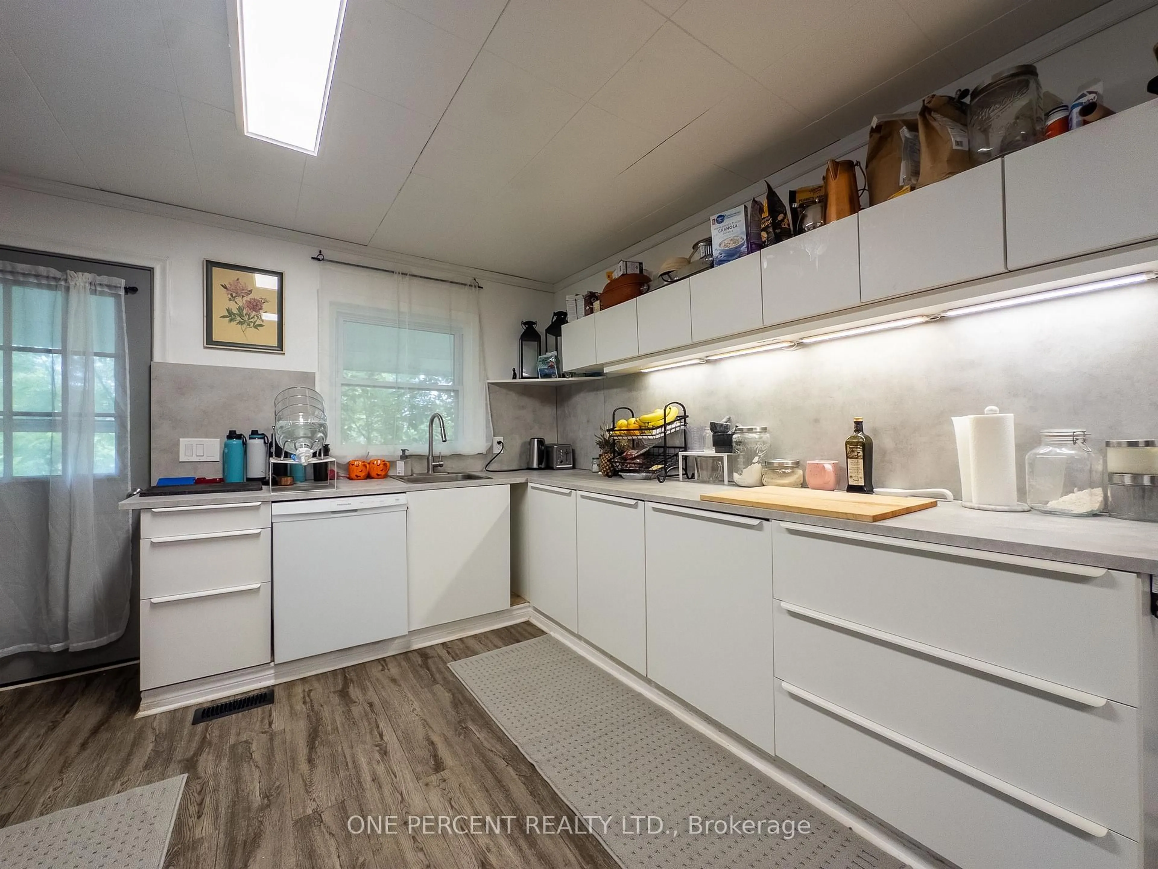 Standard kitchen, unknown for 43 Forsyth St, Limoges Ontario K0K 2M0