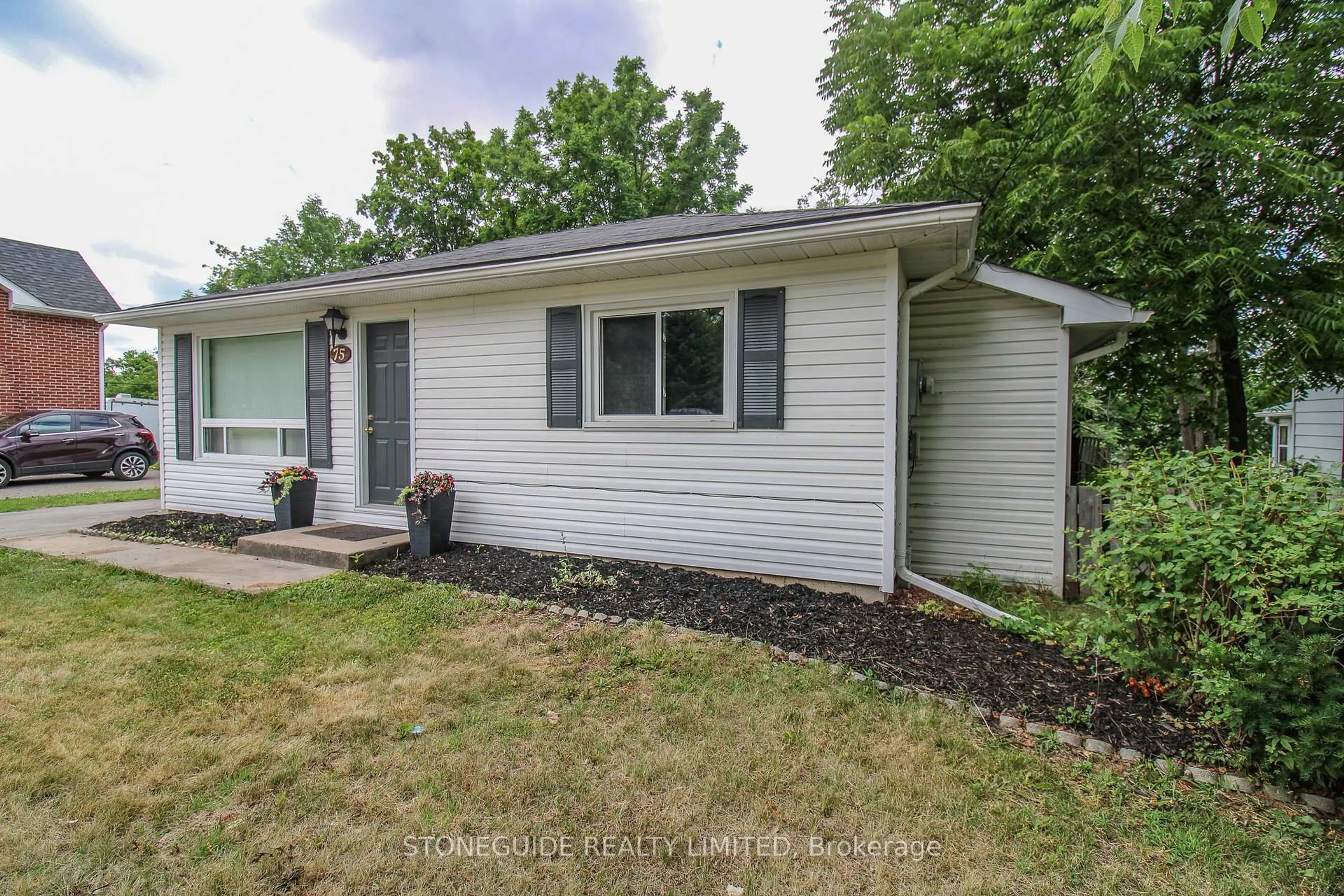 Home with vinyl exterior material, street for 75 Fraser St, Selwyn Ontario K9J 0C5