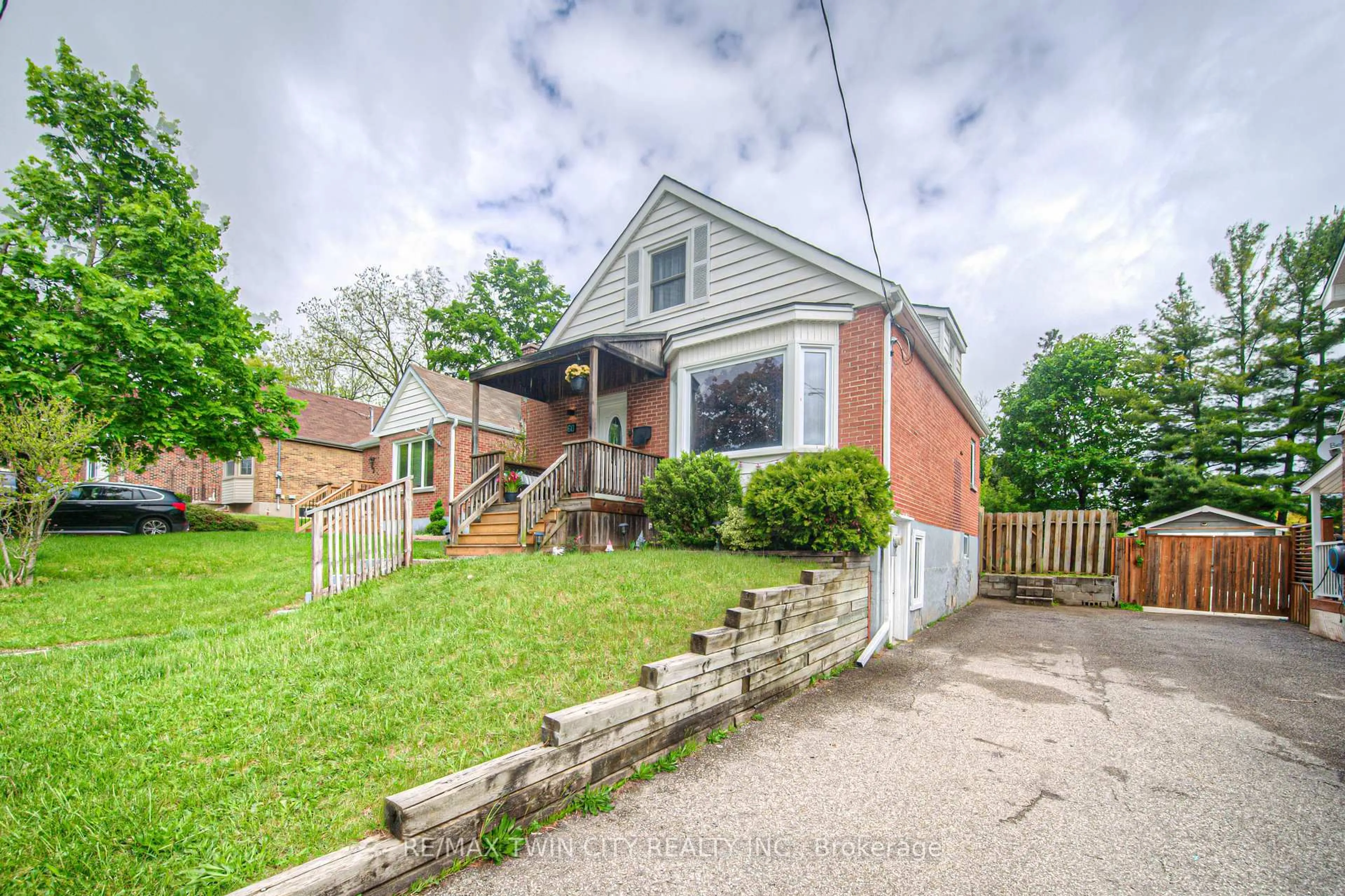 Home with brick exterior material, street for 60 Second Ave, Cambridge Ontario N1S 2C3