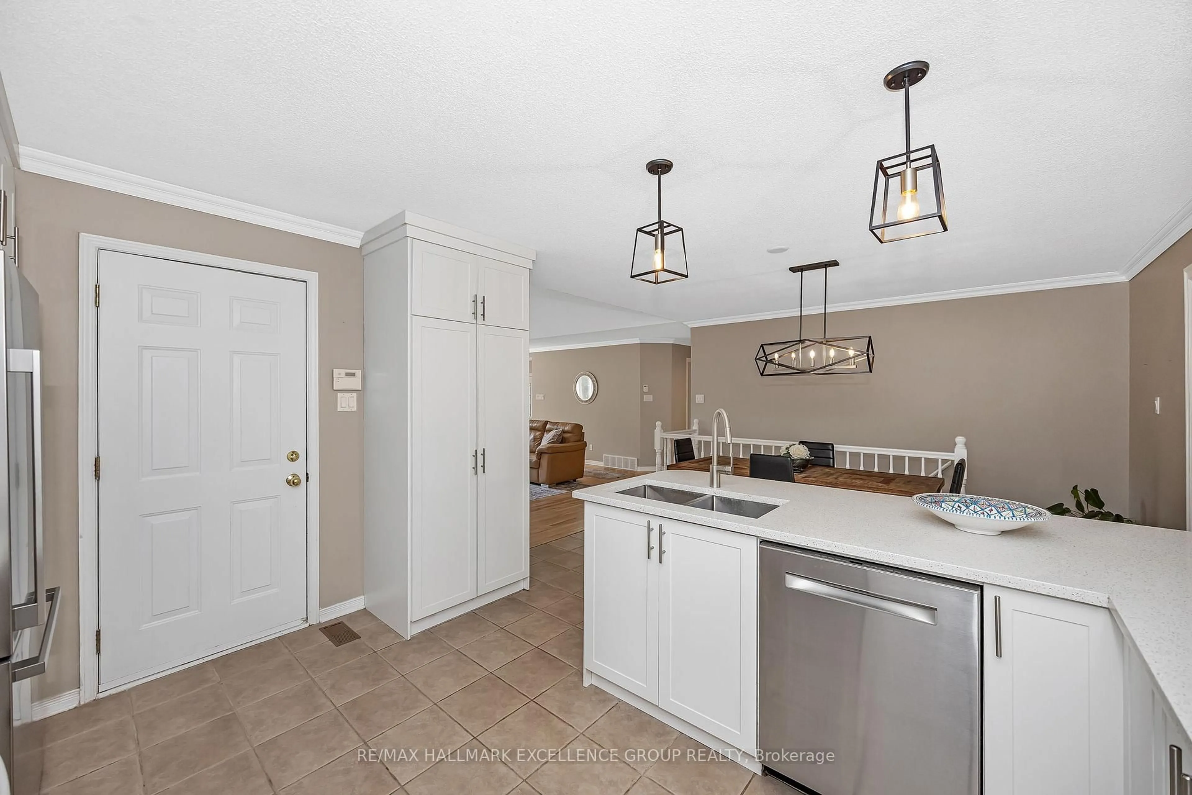 Standard kitchen, unknown for 275 Daniel Cres, Clarence-Rockland Ontario K4K 1K7