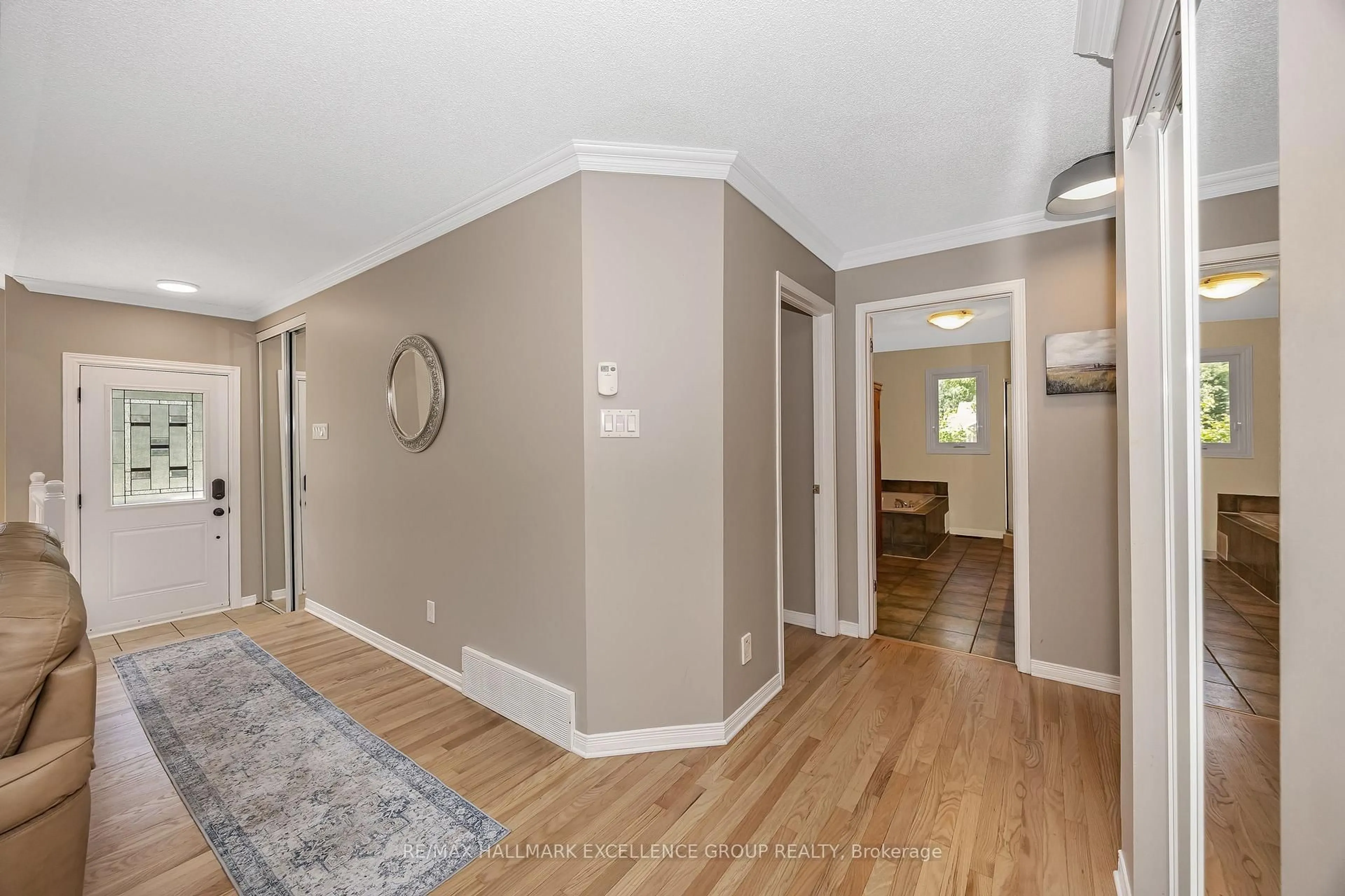 Indoor entryway for 275 Daniel Cres, Clarence-Rockland Ontario K4K 1K7