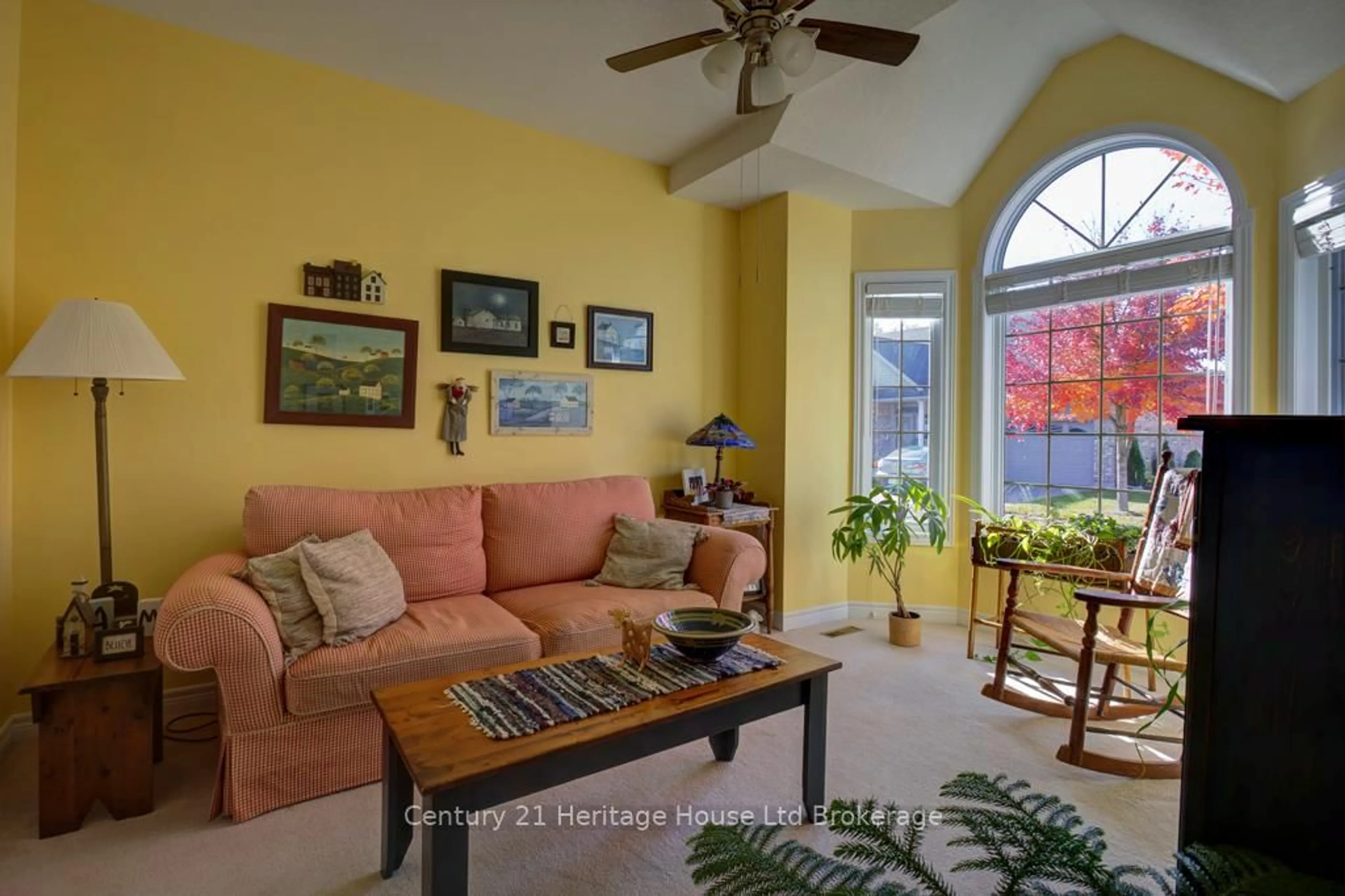 Living room with furniture, ceramic/tile floor for 500 Lakeview Dr #30, Woodstock Ontario N4T 1W4