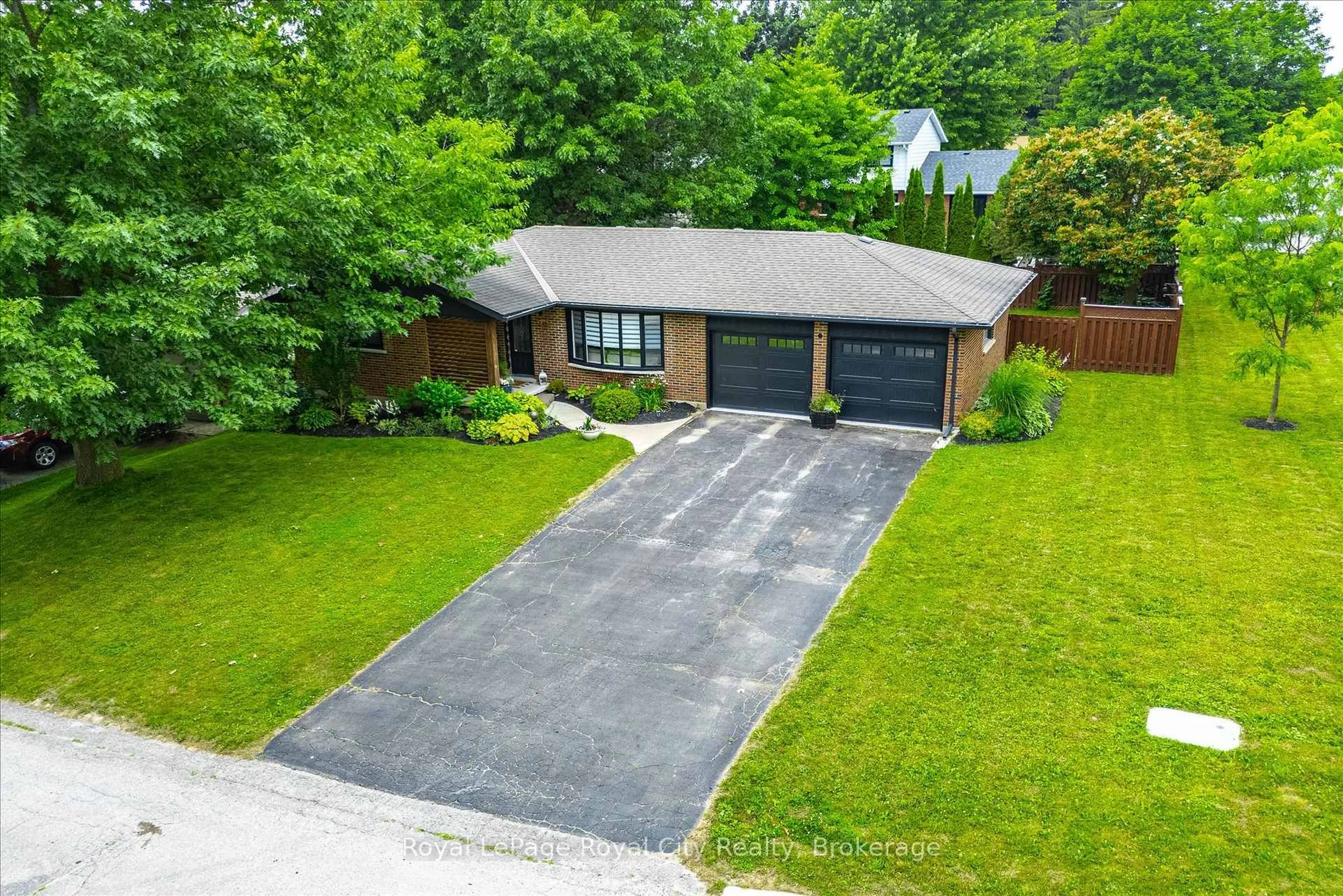 A pic from outside/outdoor area/front of a property/back of a property/a pic from drone, street for 276 John St, Centre Wellington Ontario N0B 1S0
