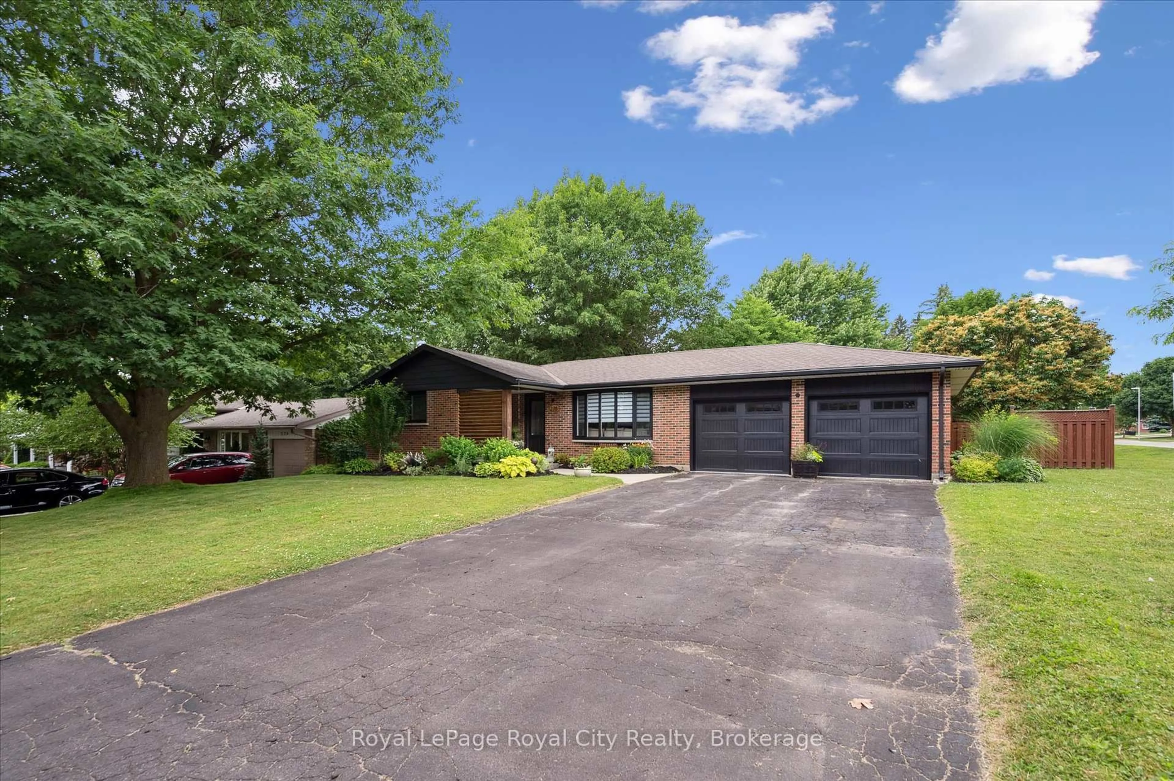 A pic from outside/outdoor area/front of a property/back of a property/a pic from drone, street for 276 John St, Centre Wellington Ontario N0B 1S0