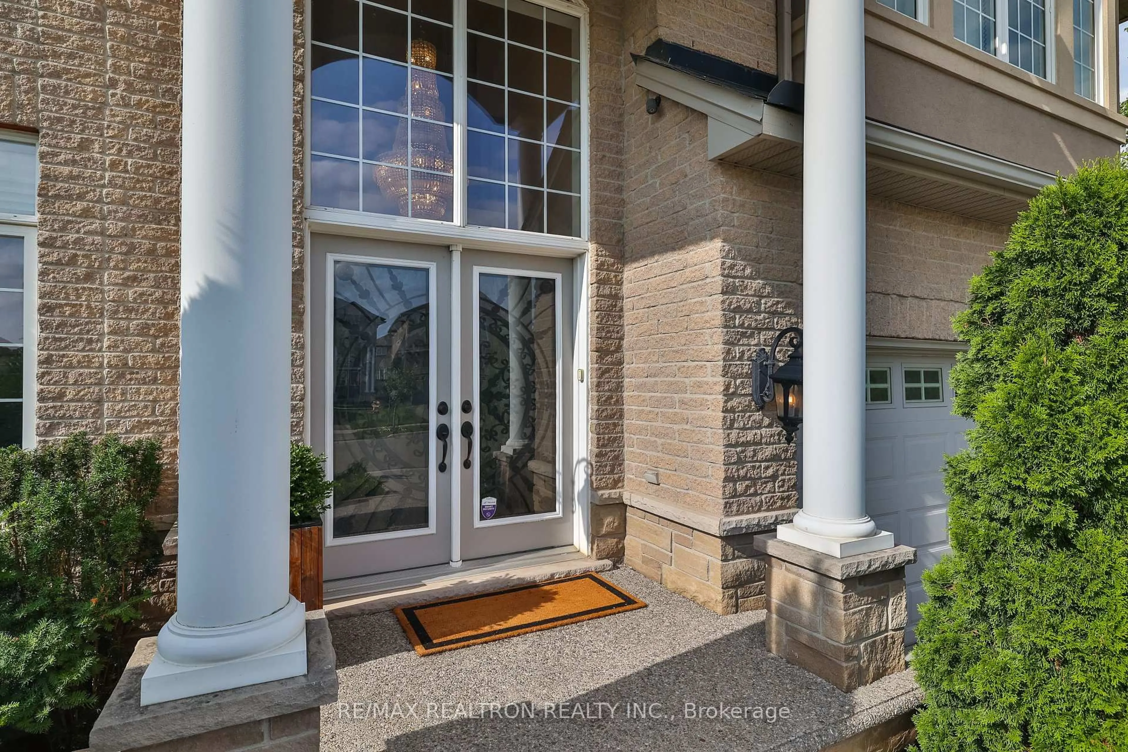 Indoor entryway for 15 House Lane, Hamilton Ontario L9K 0G1