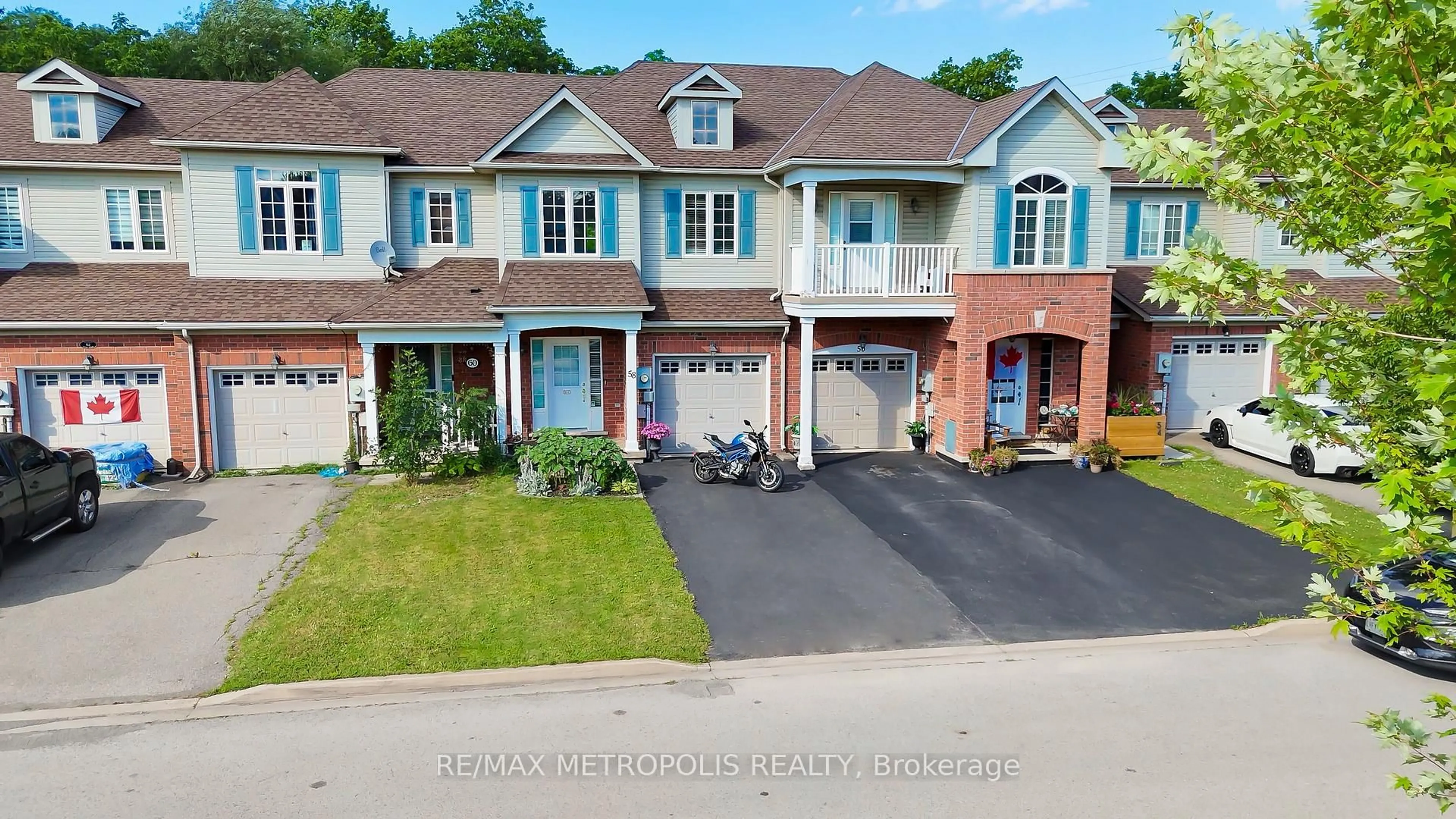 A pic from outside/outdoor area/front of a property/back of a property/a pic from drone, street for 58 Chloe St, St. Catharines Ontario L2P 0A5
