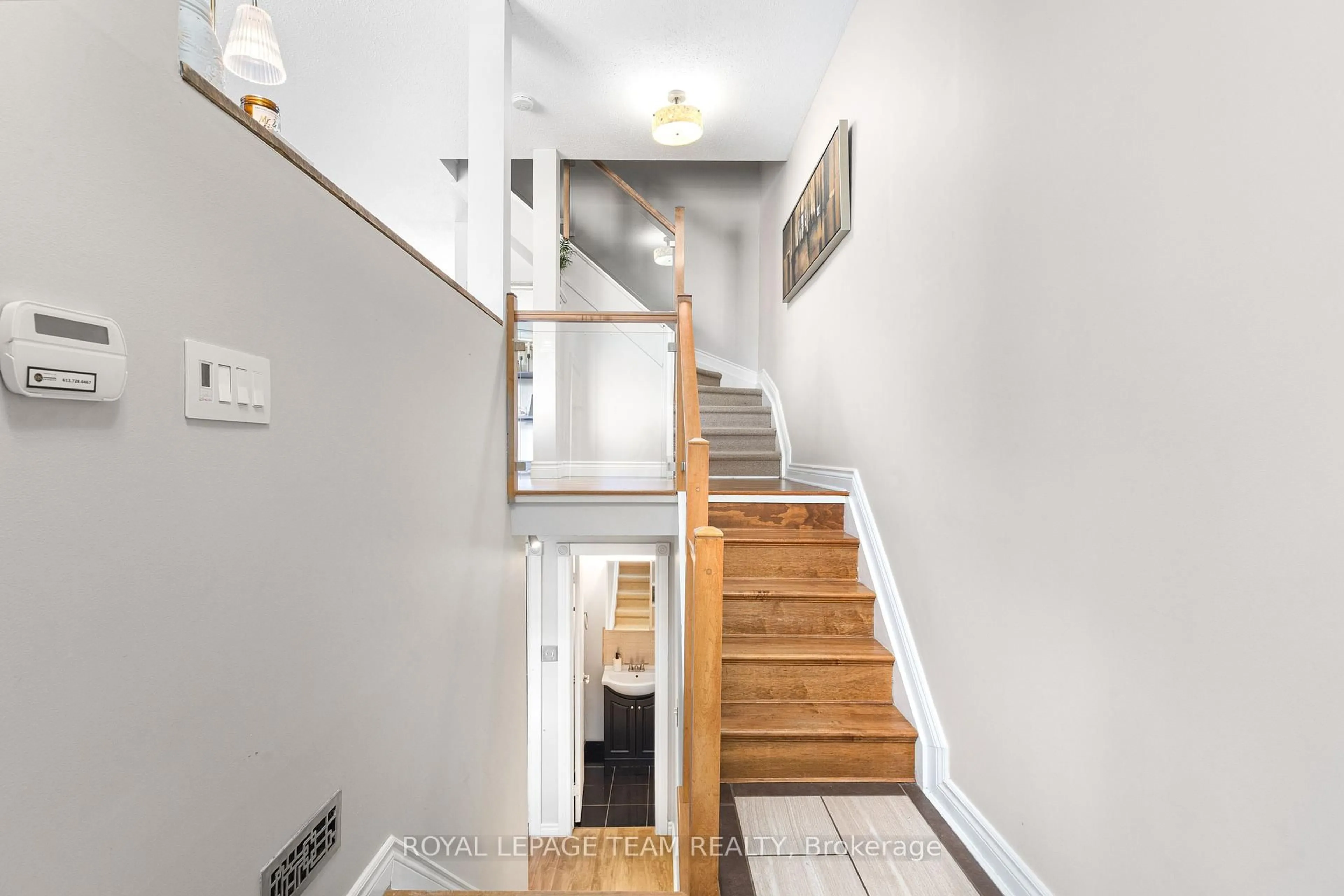 Stairs for 24 Westcliffe Rd, Ottawa Ontario K2H 7X4
