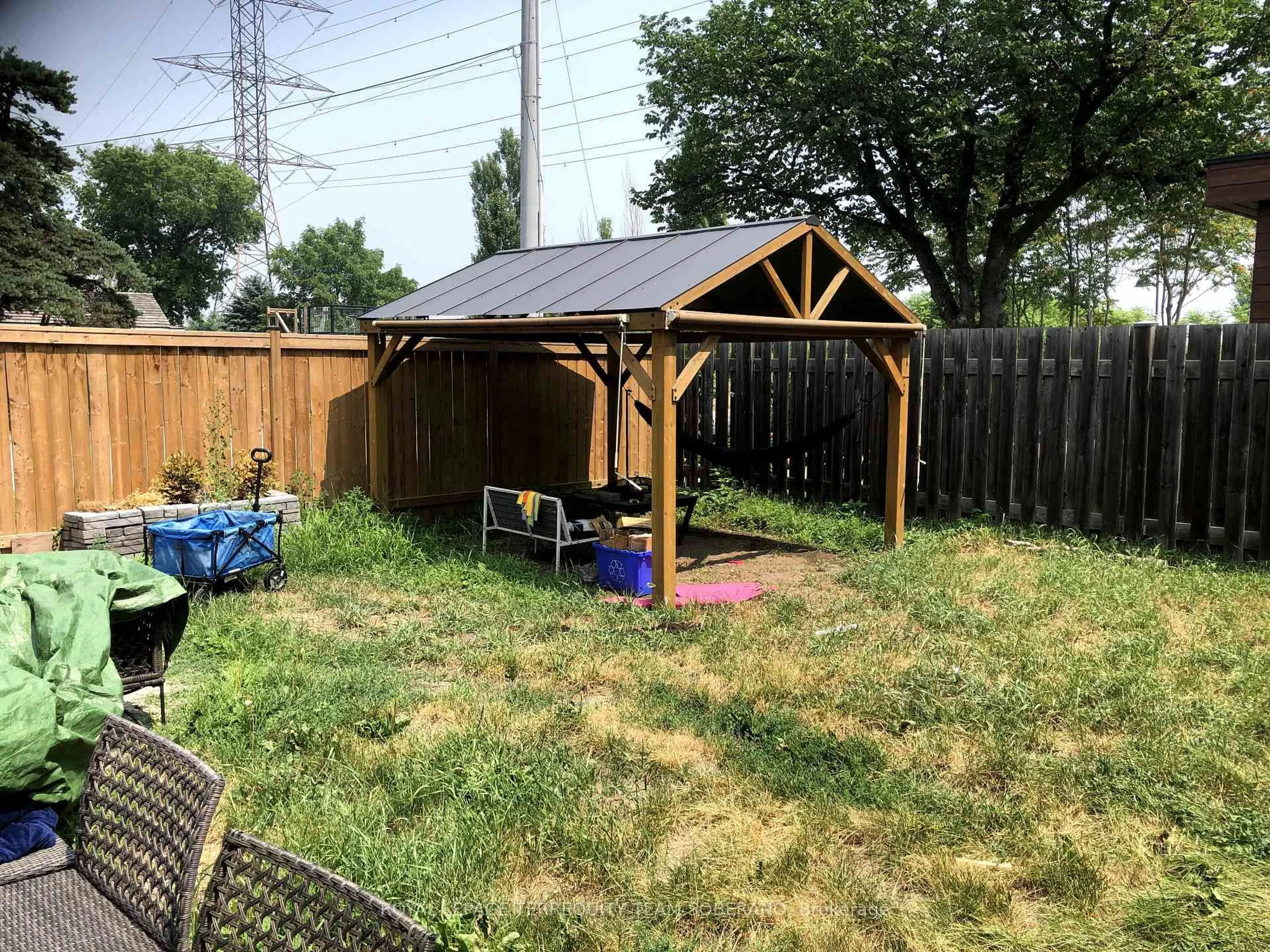 Patio, street for 831 Beach Blvd, Hamilton Ontario L8H 6Z2