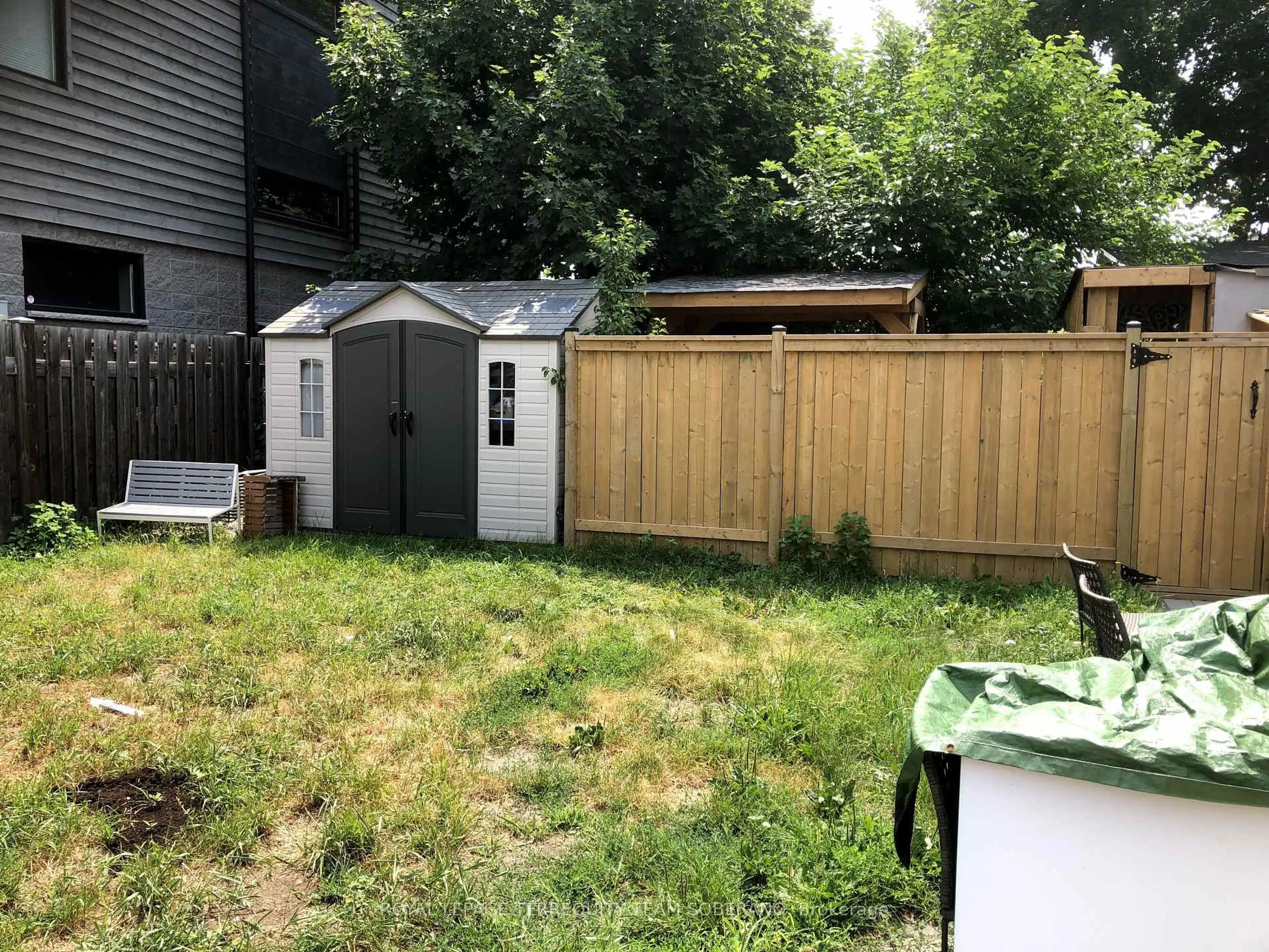 Shed for 831 Beach Blvd, Hamilton Ontario L8H 6Z2