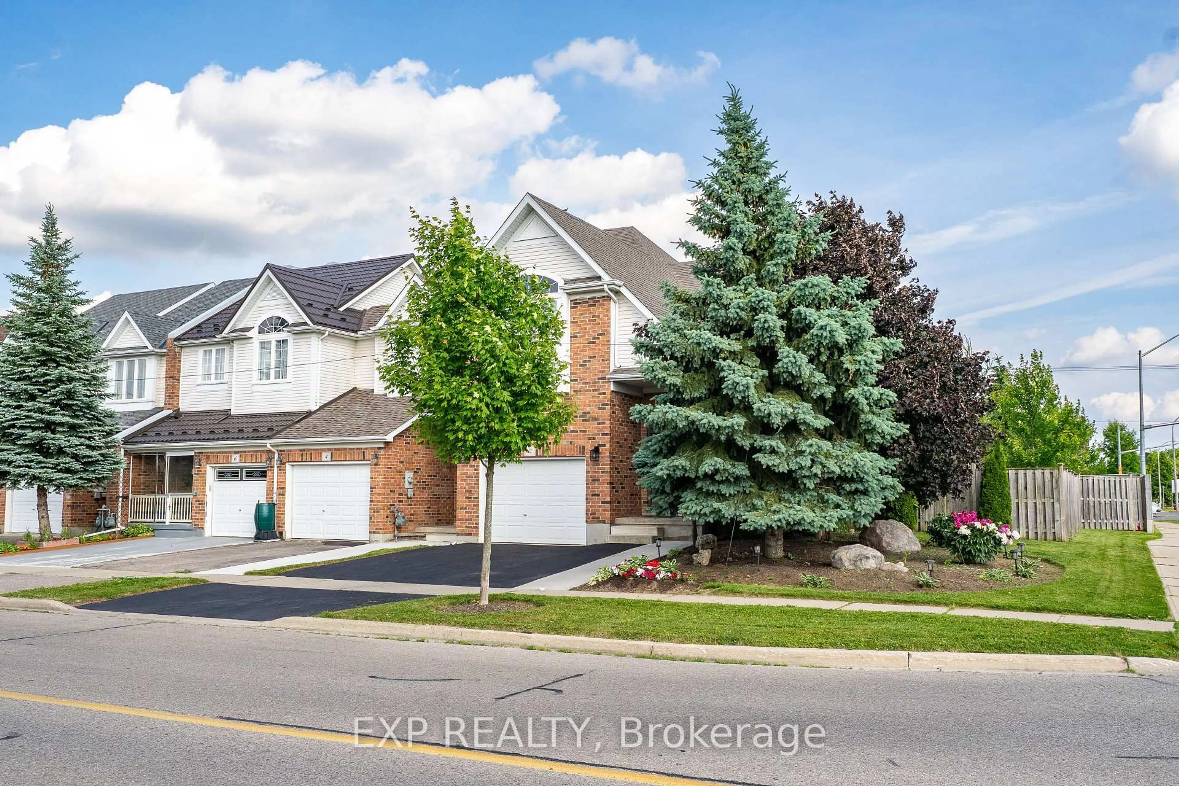 A pic from outside/outdoor area/front of a property/back of a property/a pic from drone, street for 2 Colton Circ, Kitchener Ontario N2A 4J8