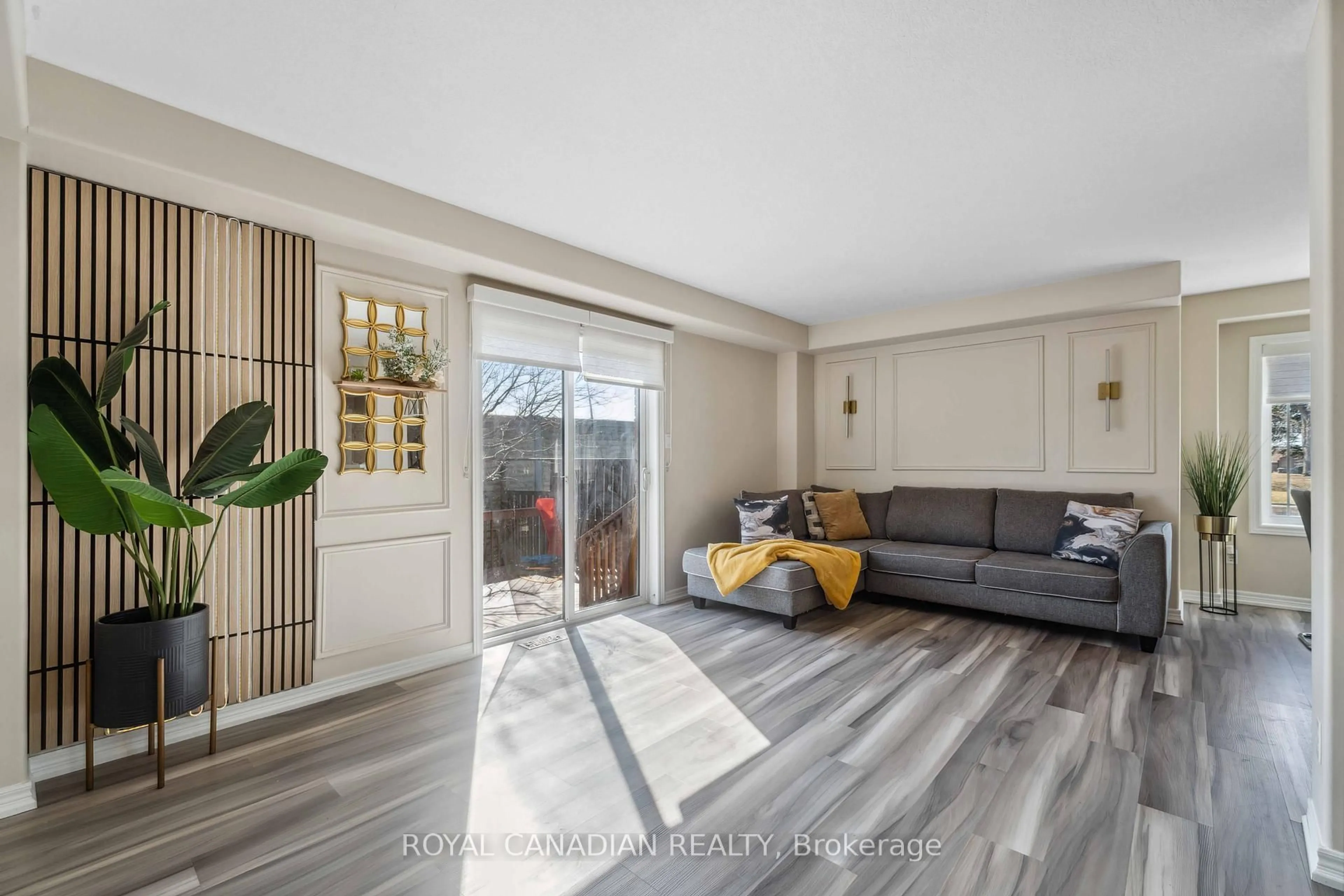 Living room with furniture, unknown for 242 UPPER MOUNT ALBION Rd #42, Hamilton Ontario L8J 0B1