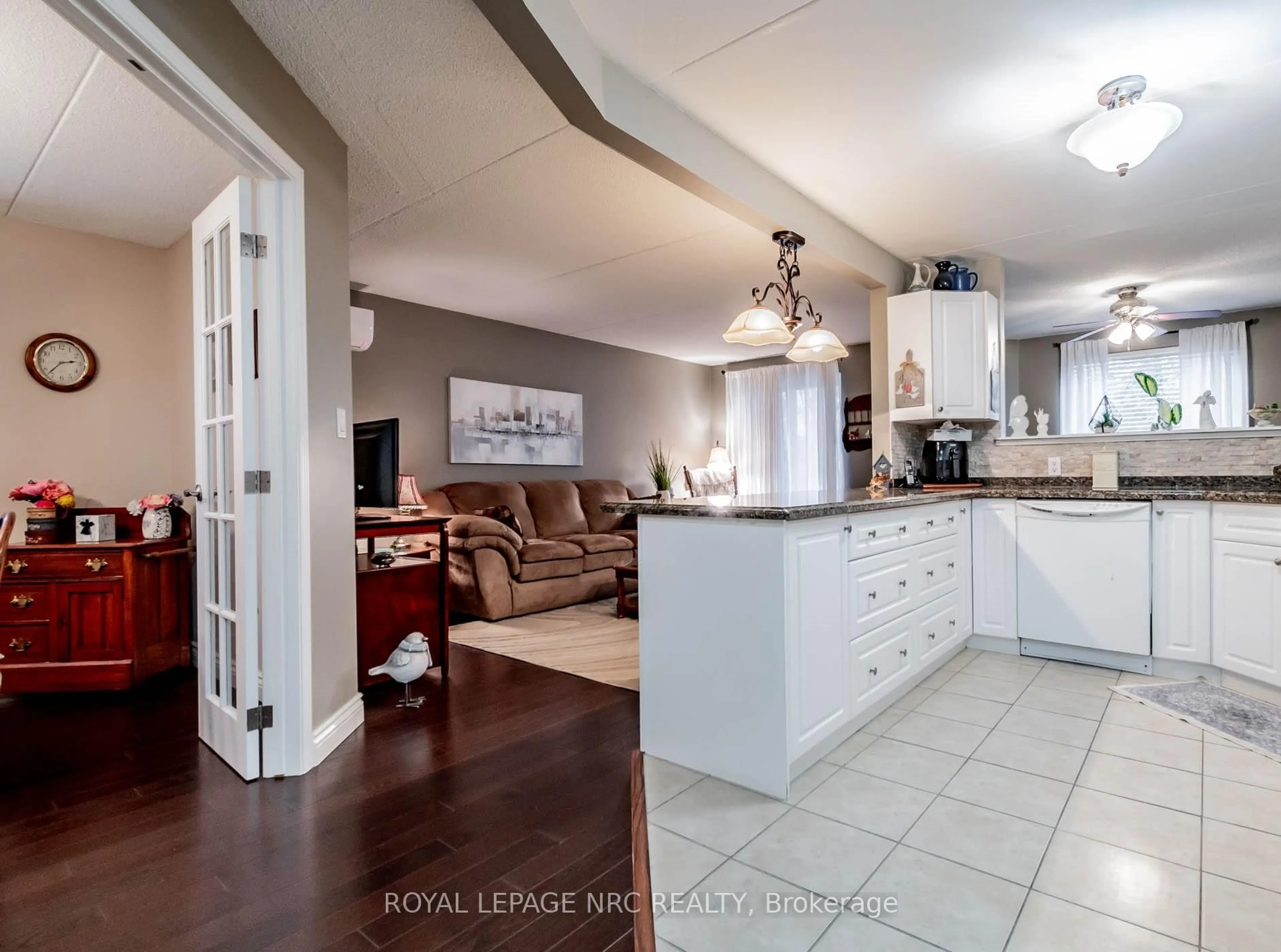 Open concept kitchen, ceramic/tile floor for 4658 Drummond Rd #230, Niagara Falls Ontario L2E 7E1