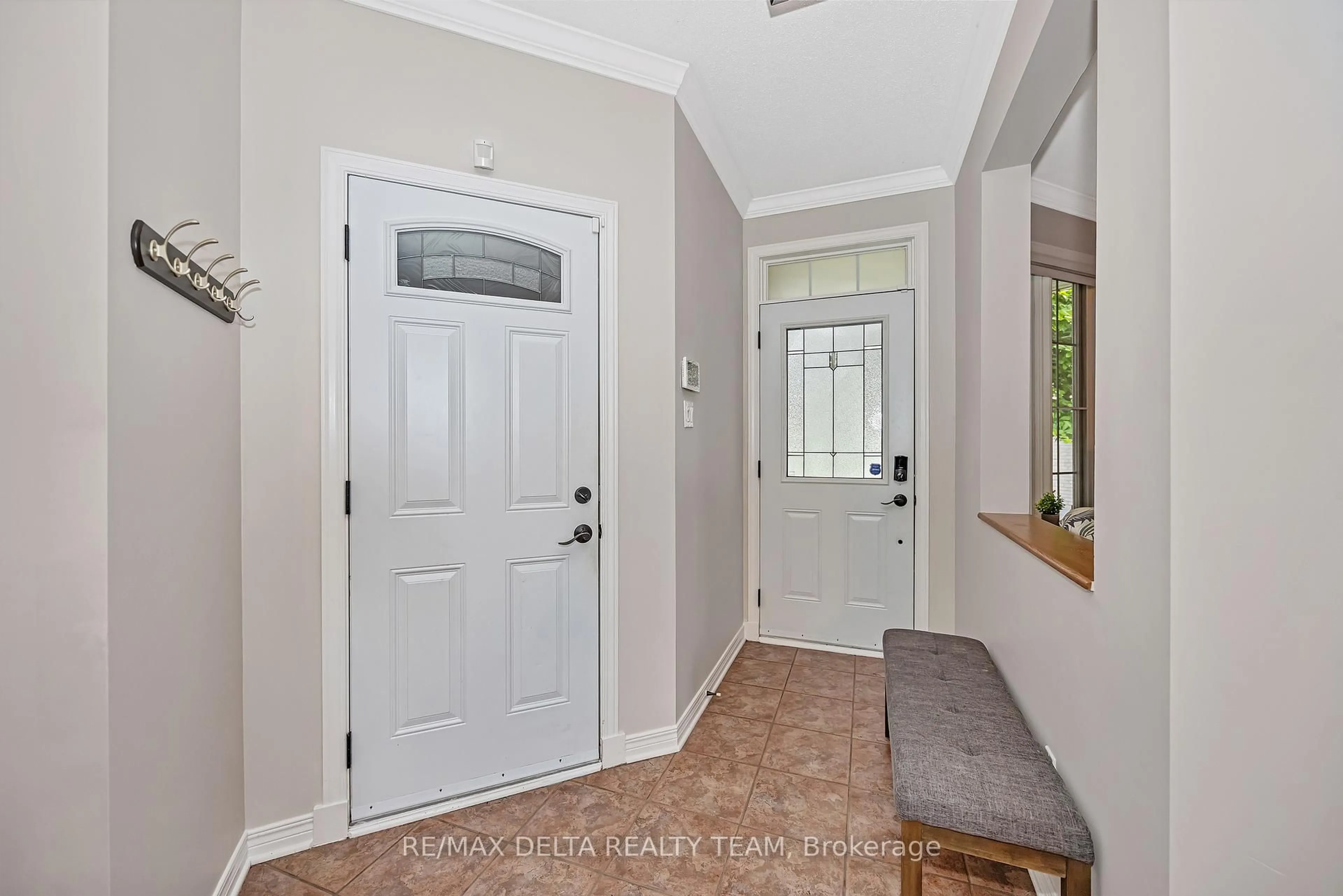 Indoor entryway for 1922 Lobelia Way, Ottawa Ontario K4A 4R1