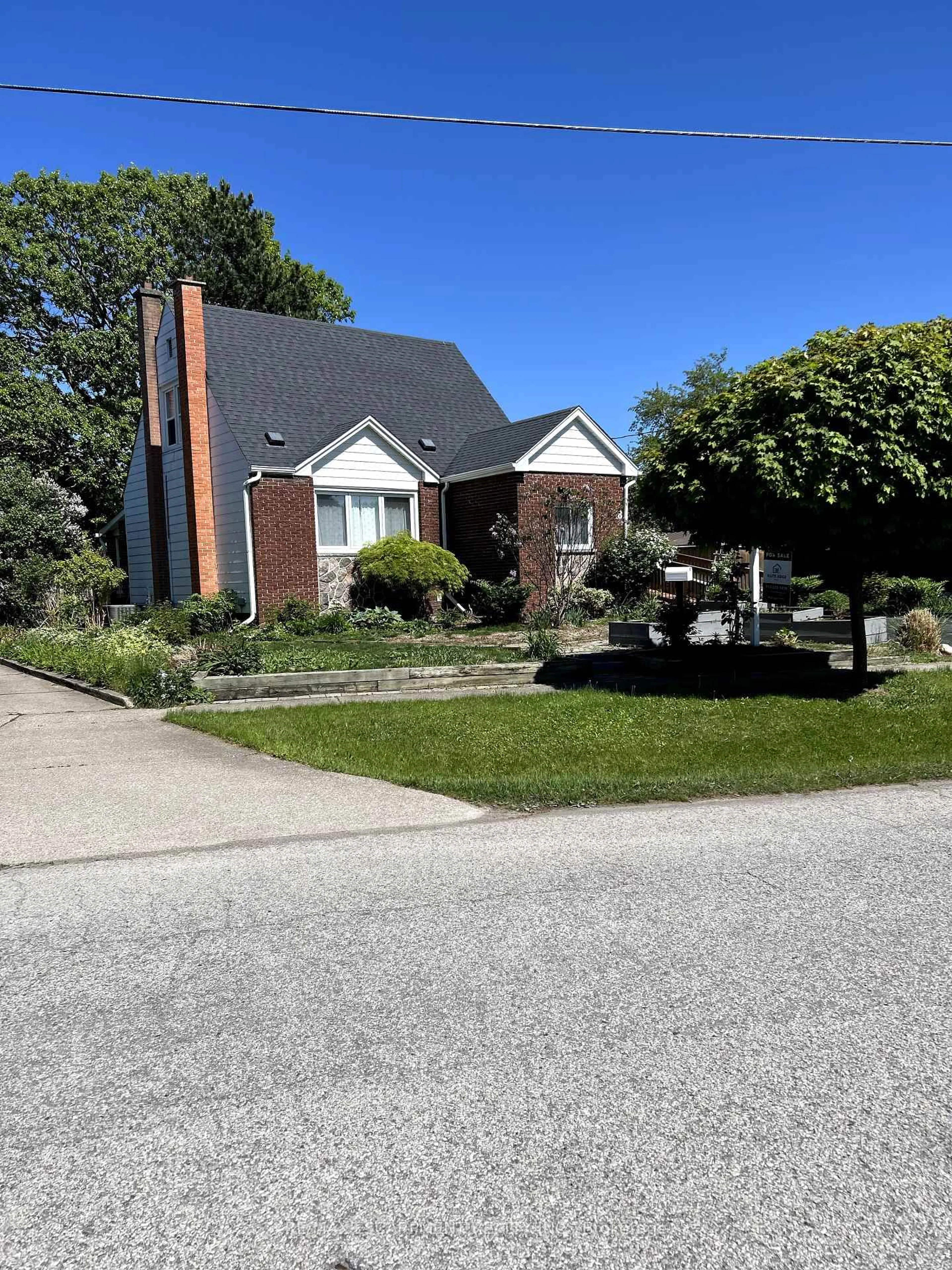 Home with brick exterior material, street for 18 Flanders Ave, St. Catharines Ontario L2M 5X3
