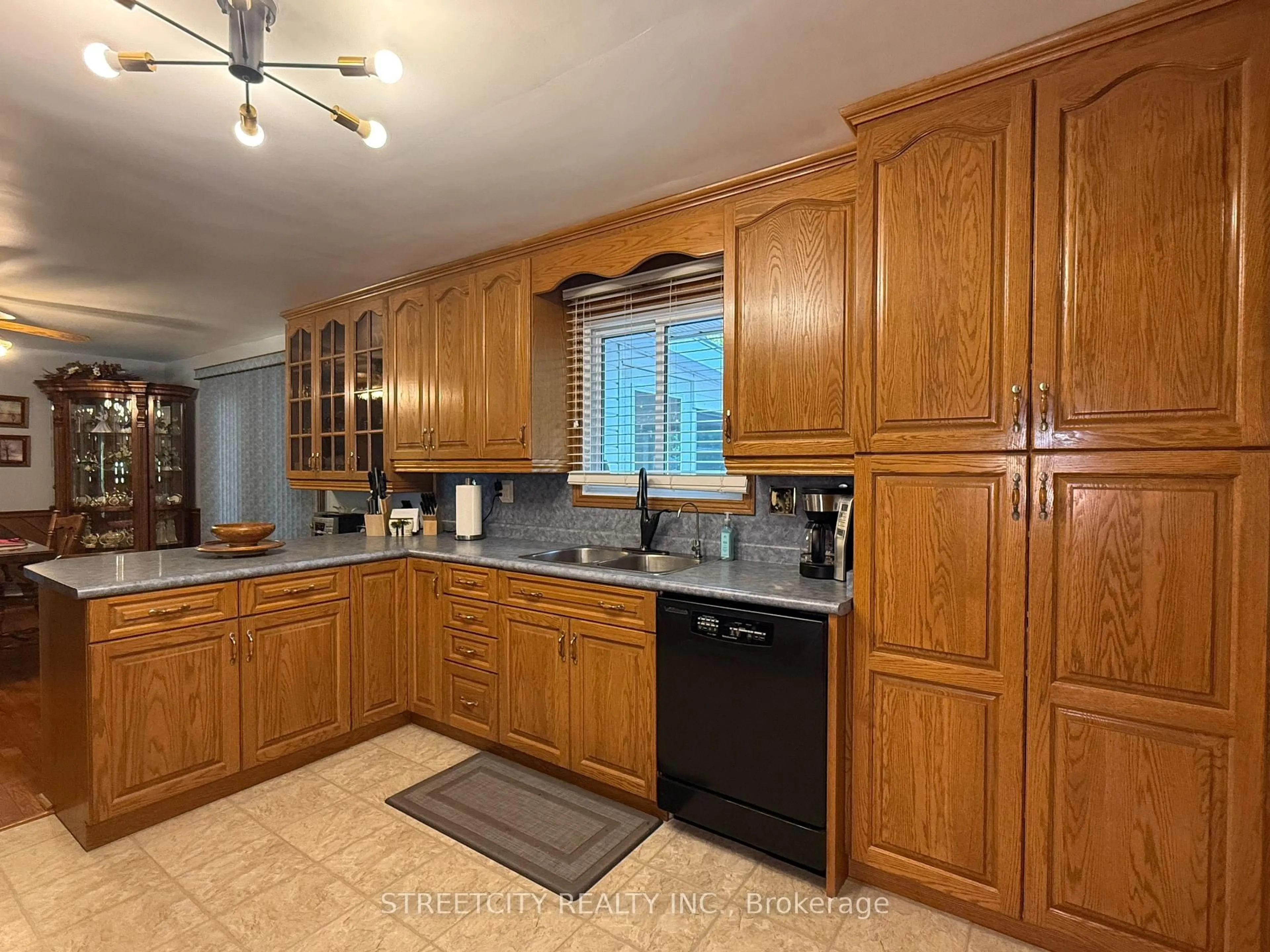 Standard kitchen, ceramic/tile floor for 29422 Dawn Valley Rd, Chatham-Kent Ontario N0P 2M0