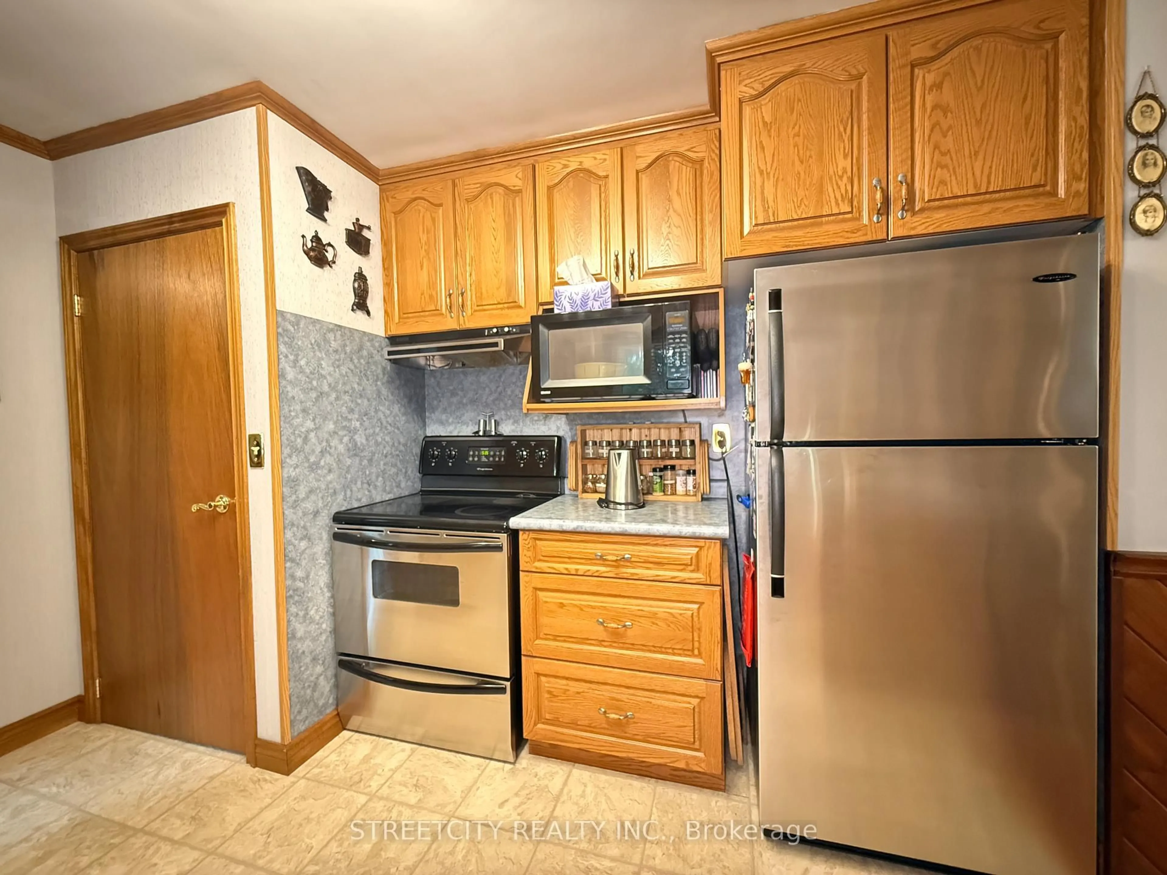 Standard kitchen, unknown for 29422 Dawn Valley Rd, Chatham-Kent Ontario N0P 2M0