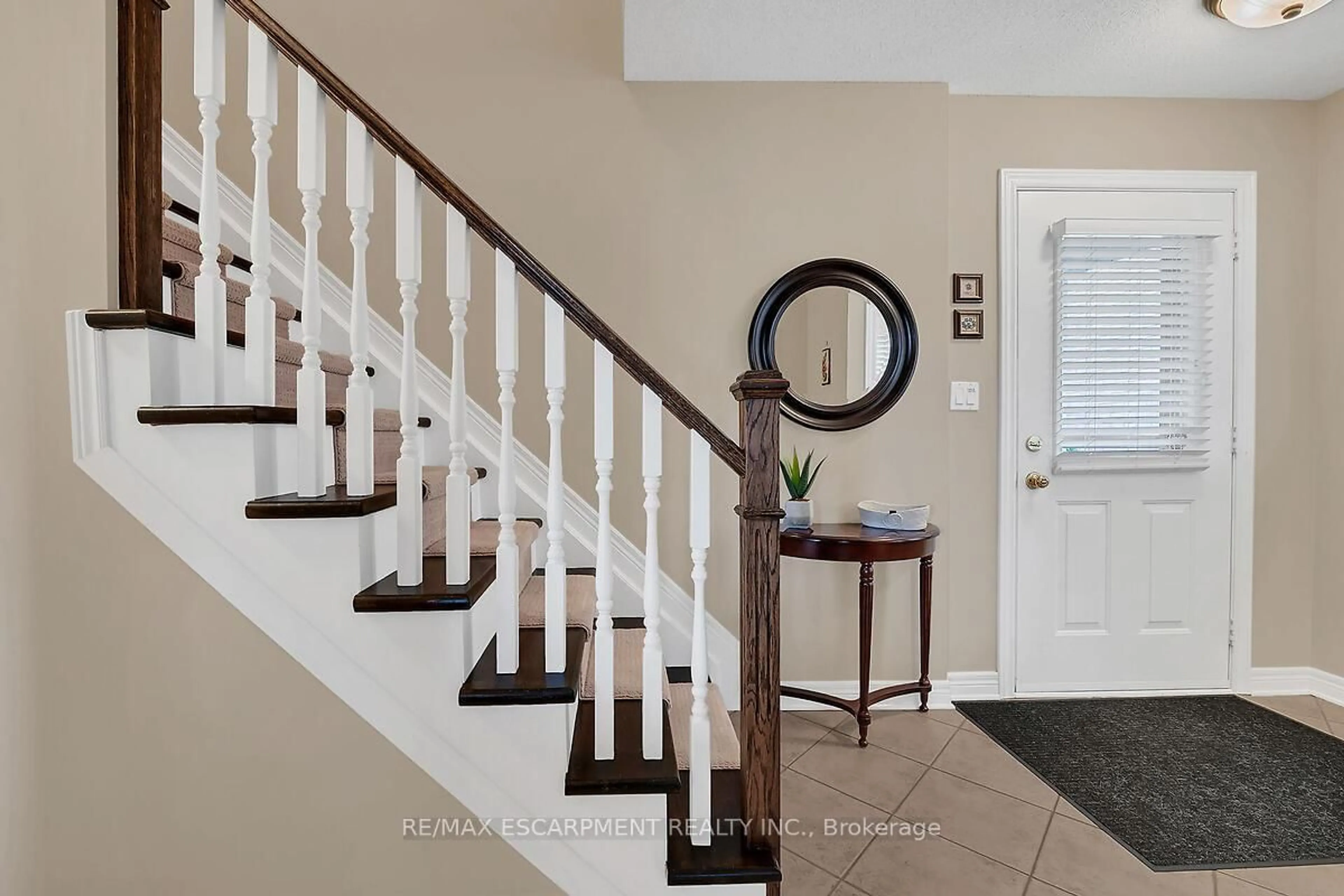 Indoor entryway for 6D Brown Dr, St. Catharines Ontario L2S 3Z8