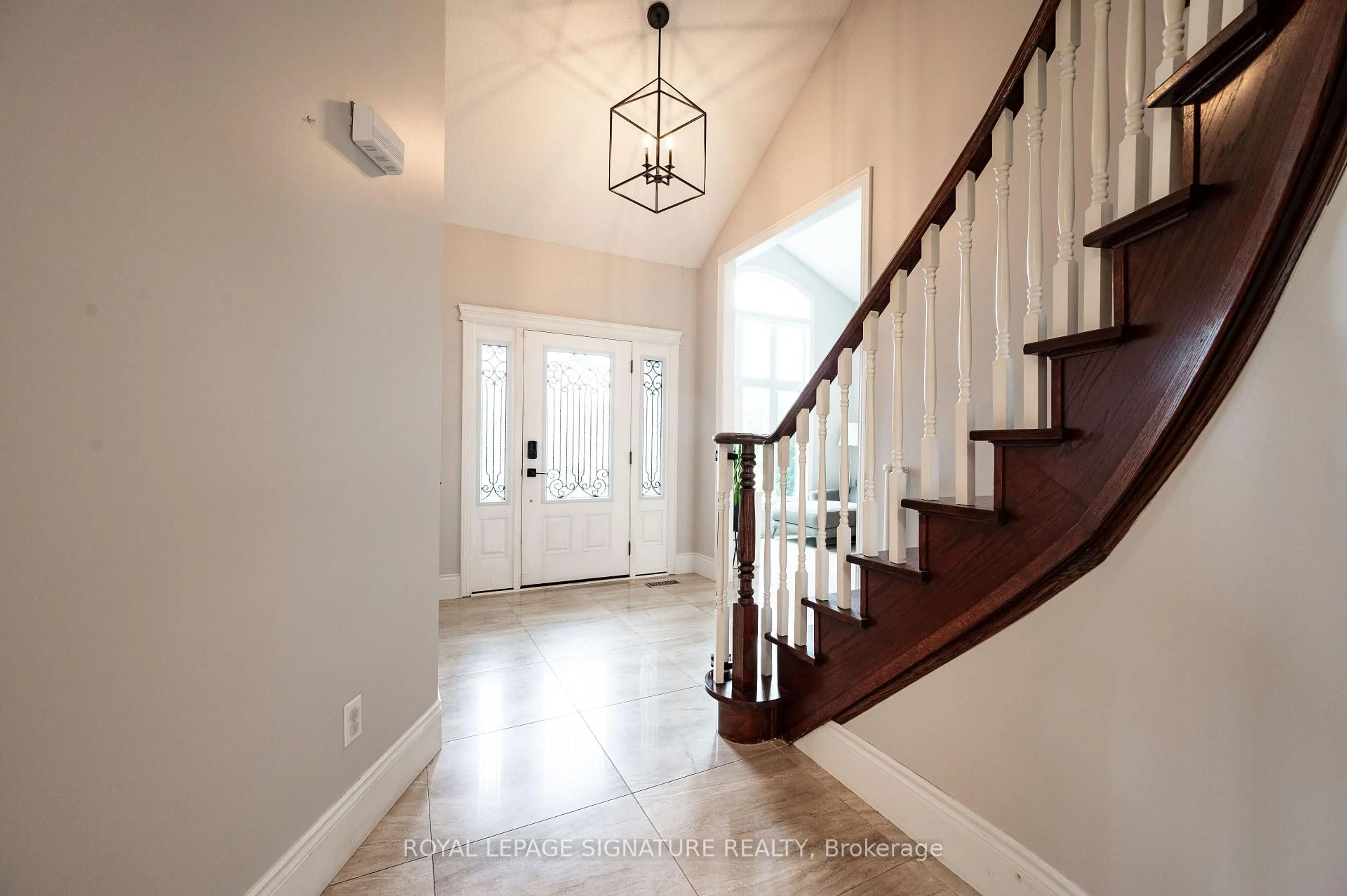 Indoor entryway for 37 Riviera Rdge, Hamilton Ontario L8E 5E6